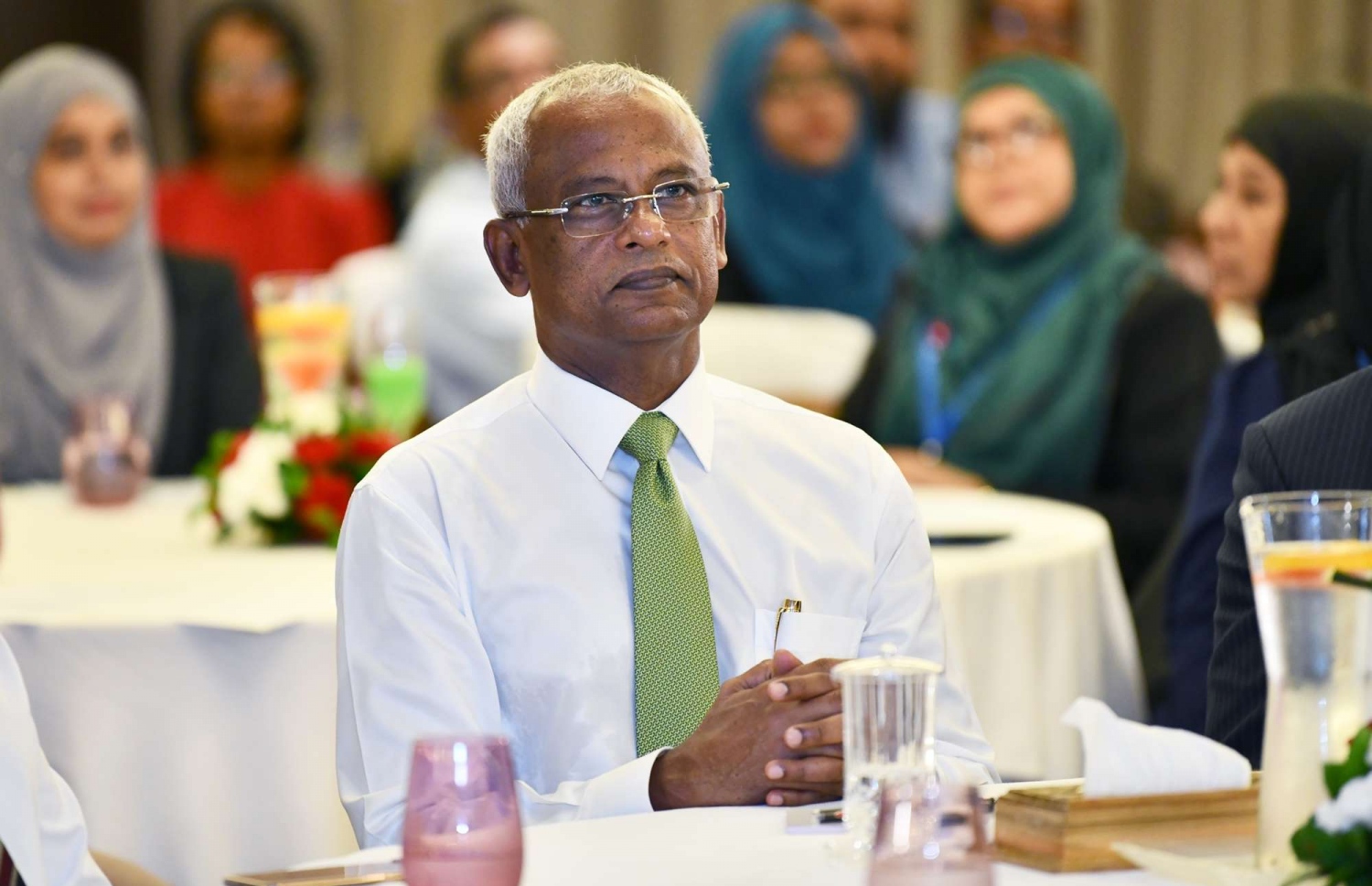 30 ޑިސެމްބަރު 2018: ހެލްތު މިިނިސްޓްރީން އިންތިޒާމްކޮށްގެން ބާއްވާ ދިވެހި ބޭސް އަދި އޯލްޓަނޭޓިވް މެޑިސިން ކުރިއެރުވުމާ ބެހޭ މަހާސިންތާ އިފްތިހާތުކުރުމުގެ ގޮތުން ހޮޓެލް ޖެންގައި ބޭއްވި ރަސްމިއްޔާތުގައި ރައީސް އިބްރާހިމް މުހައްމަދު ސޯލިހް ބައިވެރިވެވަޑައިގަންނަވަނީ.---ފޮޓޯ:ރައީސް އޮފީސް