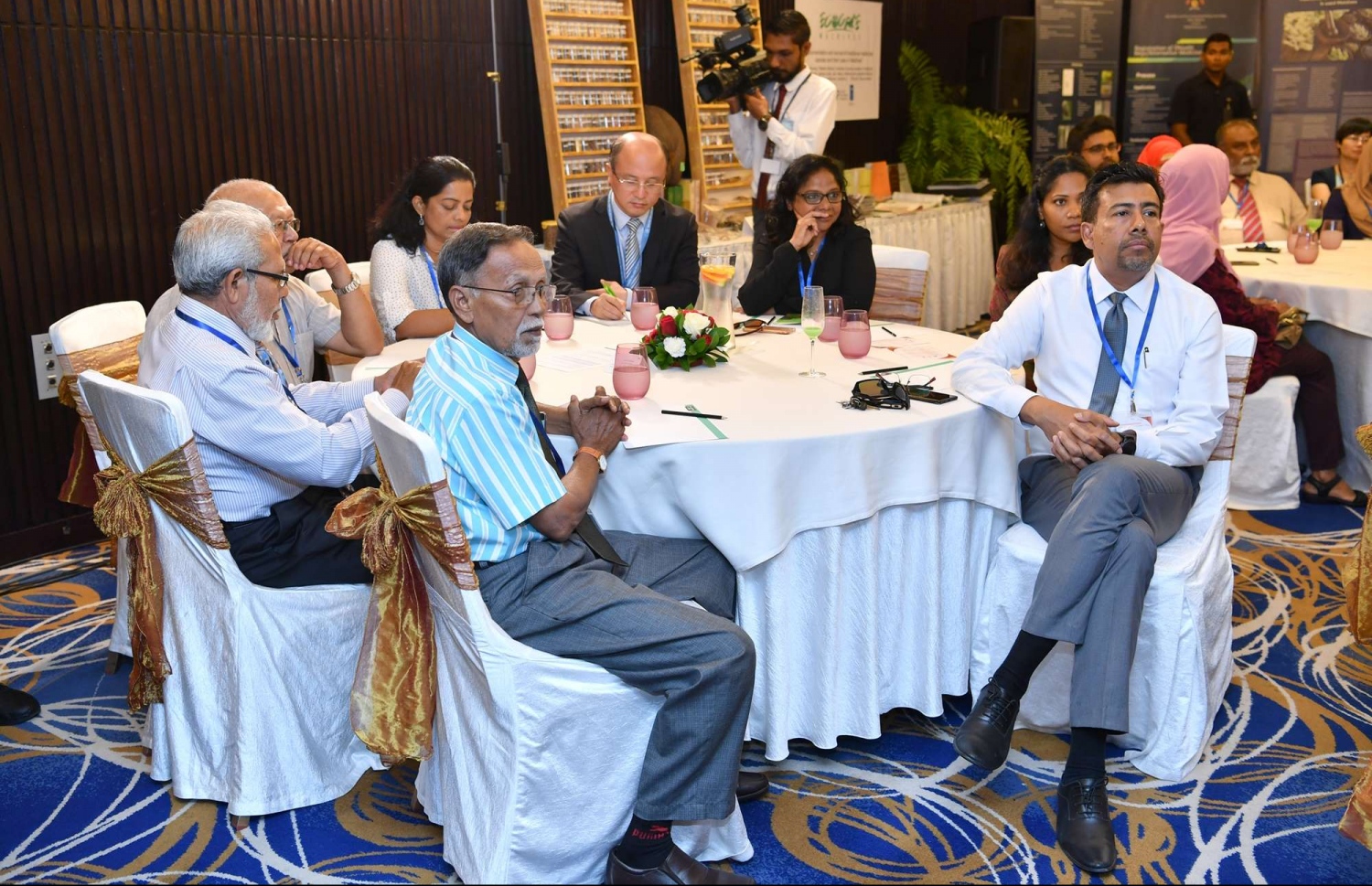 30 ޑިސެމްބަރު 2018: ހެލްތު މިިނިސްޓްރީން އިންތިޒާމްކޮށްގެން ބާއްވާ ދިވެހި ބޭސް އަދި އޯލްޓަނޭޓިވް މެޑިސިން ކުރިއެރުވުމާ ބެހޭ މަހާސިންތާ އިފްތިހާތުކުރުމުގެ ގޮތުން ހޮޓެލް ޖެންގައި ބޭއްވި ރަސްމިއްޔާތުގެ ތެރެއިން.---ފޮޓޯ:ރައީސް އޮފީސް