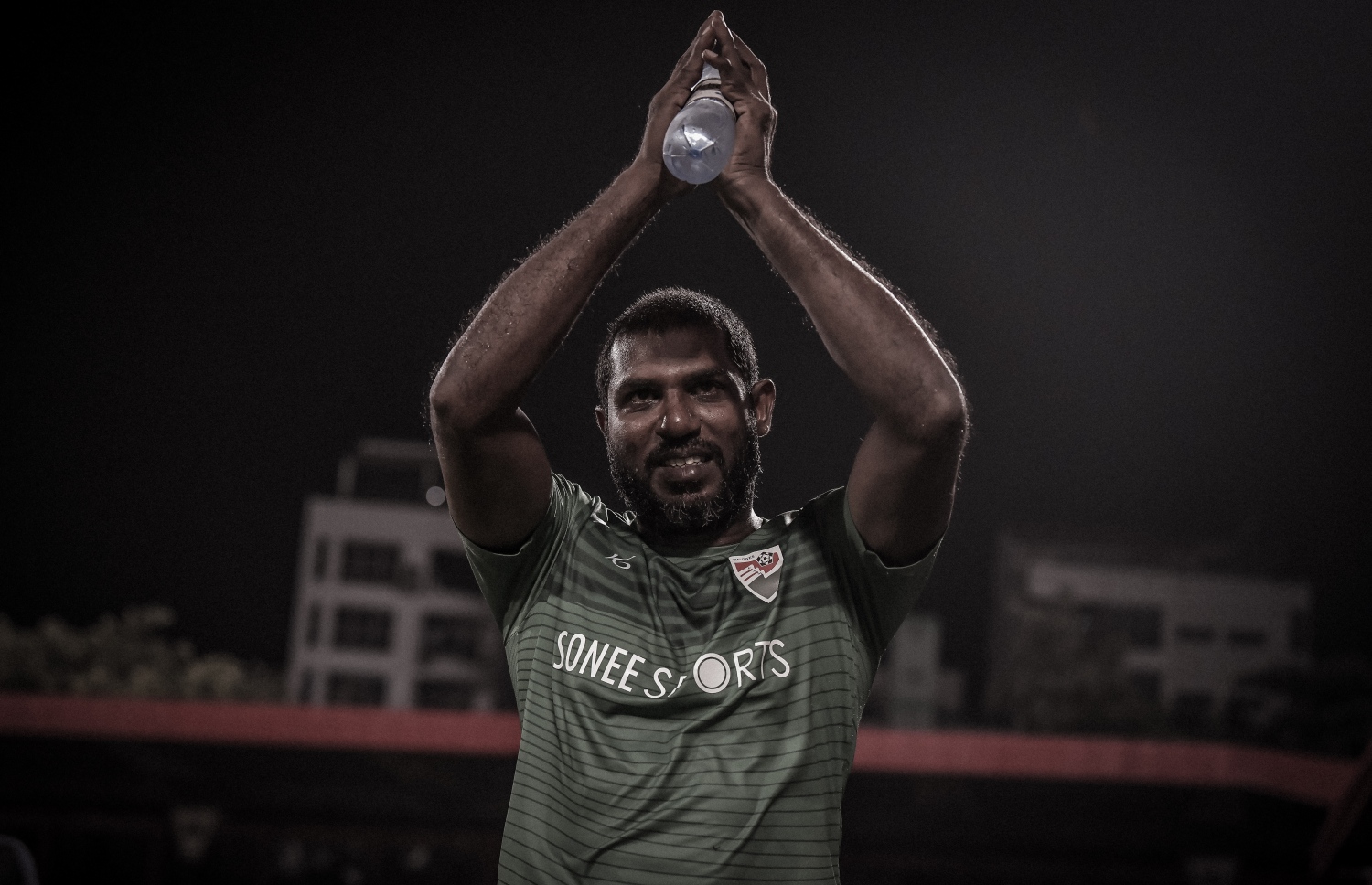 30 ޑިސެމްބަރު 2018: ރާއްޖޭގައި އުފެދުނު އެންމެ މޮޅު ގޯލްކީޕަރު އިމްރާން މުހައްމަދު (އިއްމަ) ގައުމީ ފުޓްބޯޅަ ޓީމަށް ކުޅުން ހުއްޓާލުން ފާހަގަކުރުމުގެ ގޮތުން ކުޅުނު ހާއްސަ ފުޓުބޯޅަ މެޗުގެ ތެރެއިން.---ފޮޓޯ: ނިޝާން އަލީ/މިހާރު