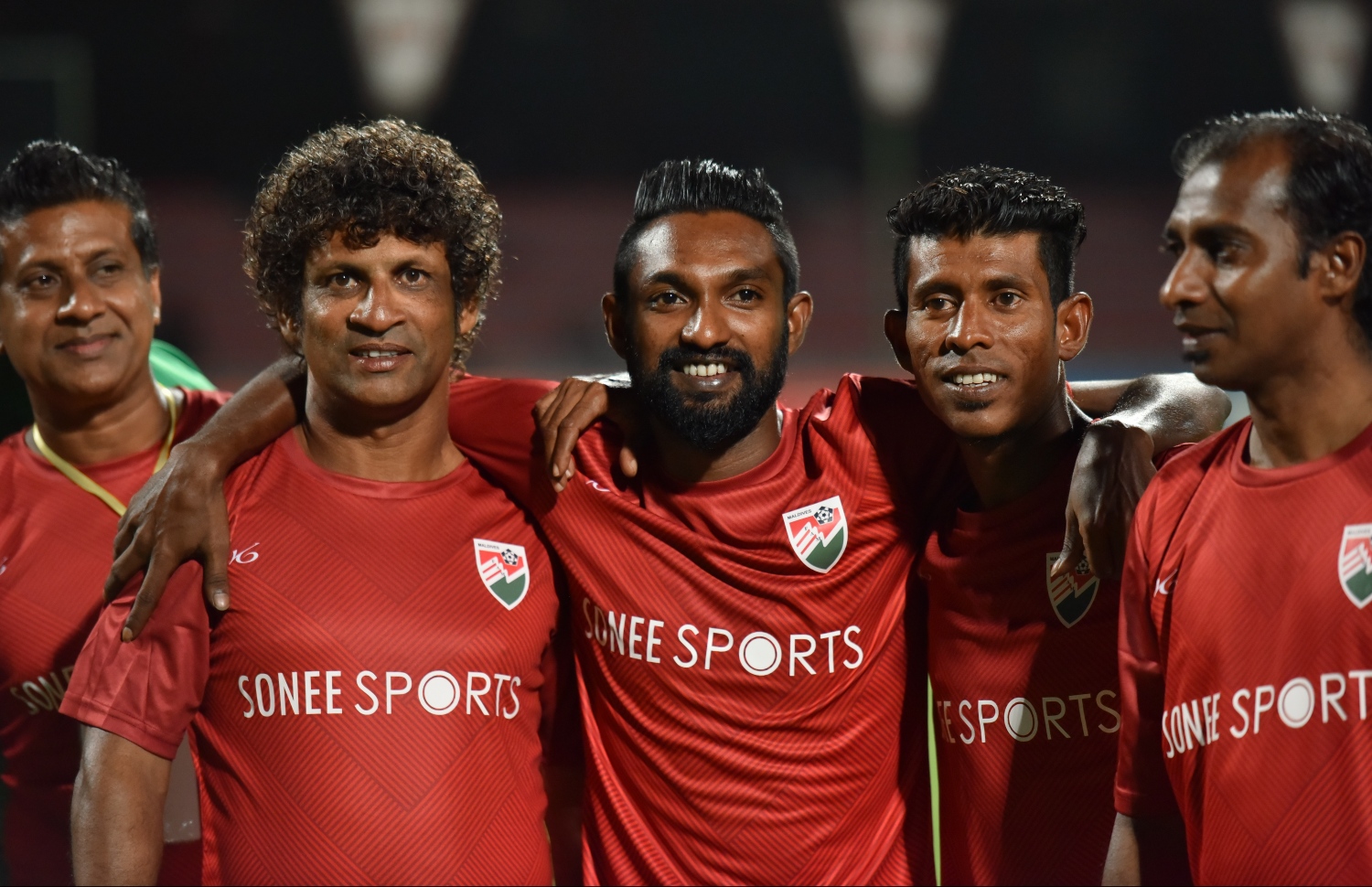 30 ޑިސެމްބަރު 2018: ރާއްޖޭގައި އުފެދުނު އެންމެ މޮޅު ގޯލްކީޕަރު އިމްރާން މުހައްމަދު (އިއްމަ) ގައުމީ ފުޓްބޯޅަ ޓީމަށް ކުޅުން ހުއްޓާލުން ފާހަގަކުރުމުގެ ގޮތުން ކުޅުނު ހާއްސަ ފުޓުބޯޅަ މެޗުގެ ތެރެއިން.---ފޮޓޯ:ހުސައިން ވަހީދު/މިހާރު