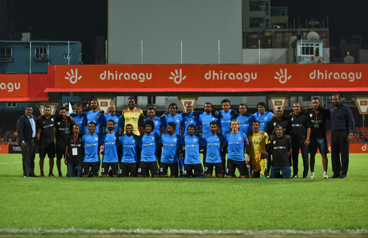 30 ޑިސެމްބަރު 2018: ރާއްޖޭގައި އުފެދުނު އެންމެ މޮޅު ގޯލްކީޕަރު އިމްރާން މުހައްމަދު (އިއްމަ) ގައުމީ ފުޓްބޯޅަ ޓީމަށް ކުޅުން ހުއްޓާލުން ފާހަގަކުރުމުގެ ގޮތުން ކުޅުނު ހާއްސަ ފުޓުބޯޅަ މެޗުގެ ތެރެއިން.---ފޮޓޯ: ނިޝާން އަލީ/މިހާރު