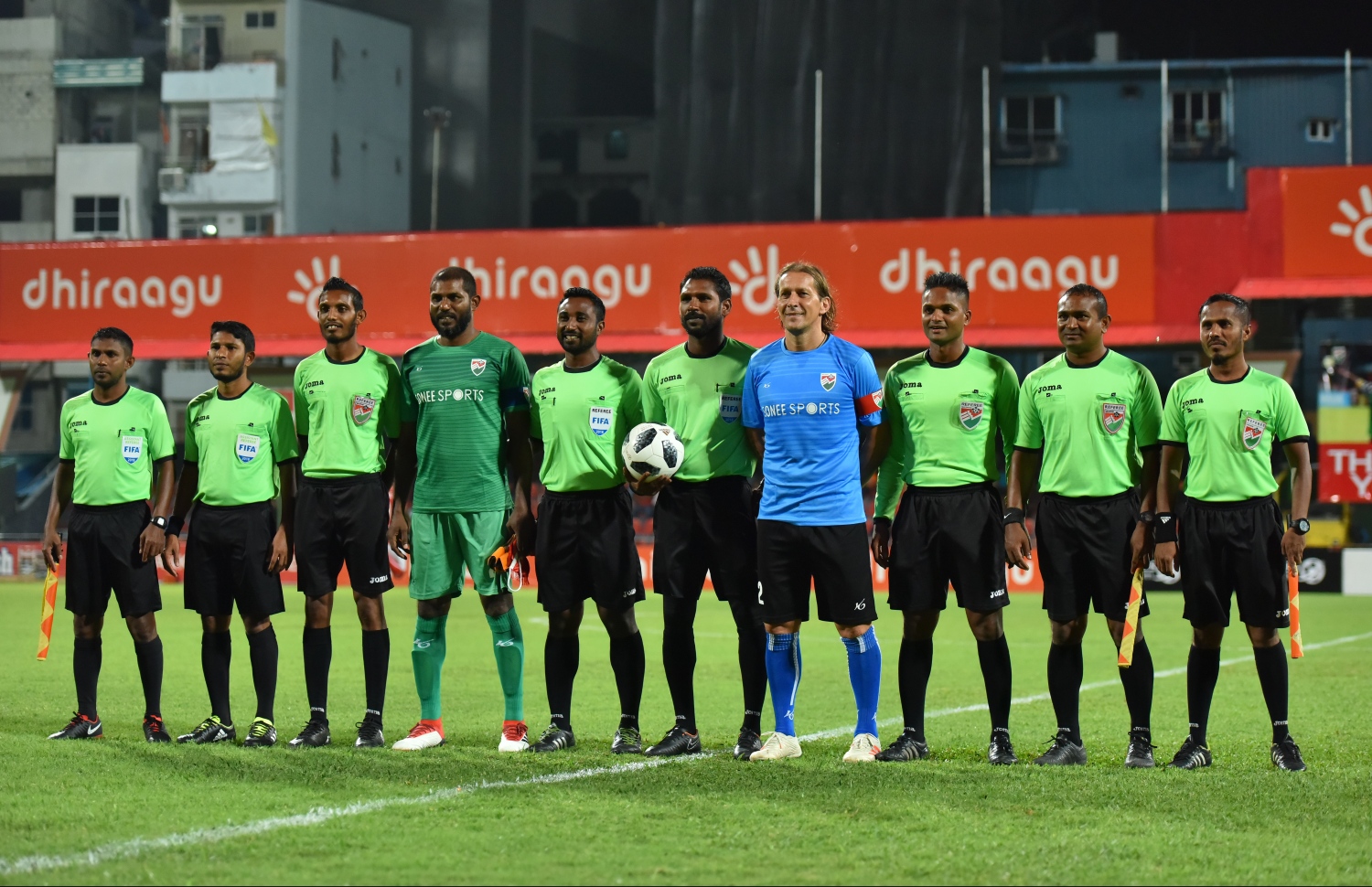 30 ޑިސެމްބަރު 2018: ރާއްޖޭގައި އުފެދުނު އެންމެ މޮޅު ގޯލްކީޕަރު އިމްރާން މުހައްމަދު (އިއްމަ) ގައުމީ ފުޓްބޯޅަ ޓީމަށް ކުޅުން ހުއްޓާލުން ފާހަގަކުރުމުގެ ގޮތުން ކުޅުނު ހާއްސަ ފުޓުބޯޅަ މެޗުގެ ތެރެއިން.---ފޮޓޯ: ހުސައިން ވަހީދު/މިހާރު