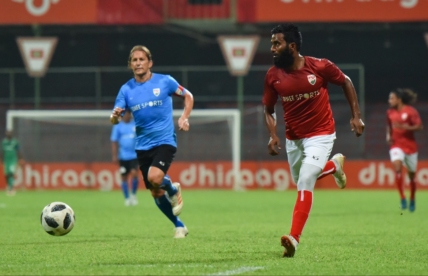 30 ޑިސެމްބަރު 2018: ރާއްޖޭގައި އުފެދުނު އެންމެ މޮޅު ގޯލްކީޕަރު އިމްރާން މުހައްމަދު (އިއްމަ) ގައުމީ ފުޓްބޯޅަ ޓީމަށް ކުޅުން ހުއްޓާލުން ފާހަގަކުރުމުގެ ގޮތުން ކުޅުނު ހާއްސަ ފުޓުބޯޅަ މެޗުގެ ތެރެއިން.---ފޮޓޯ: ހުސައިން ވަހީދު/މިހާރު