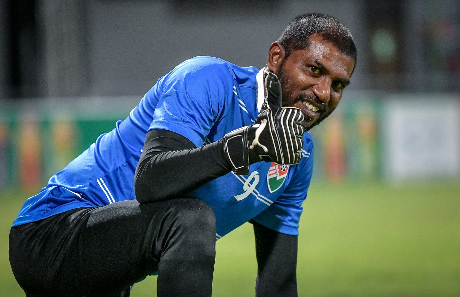 30 ޑިސެމްބަރު 2018: ރާއްޖޭގައި އުފެދުނު އެންމެ މޮޅު ގޯލްކީޕަރު އިމްރާން މުހައްމަދު (އިއްމަ) ގައުމީ ފުޓްބޯޅަ ޓީމަށް ކުޅުން ހުއްޓާލުން ފާހަގަކުރުމުގެ ގޮތުން ކުޅުނު ހާއްސަ ފުޓުބޯޅަ މެޗުގެ ތެރެއިން.---ފޮޓޯ: ނިޝާން އަލީ/މިހާރު