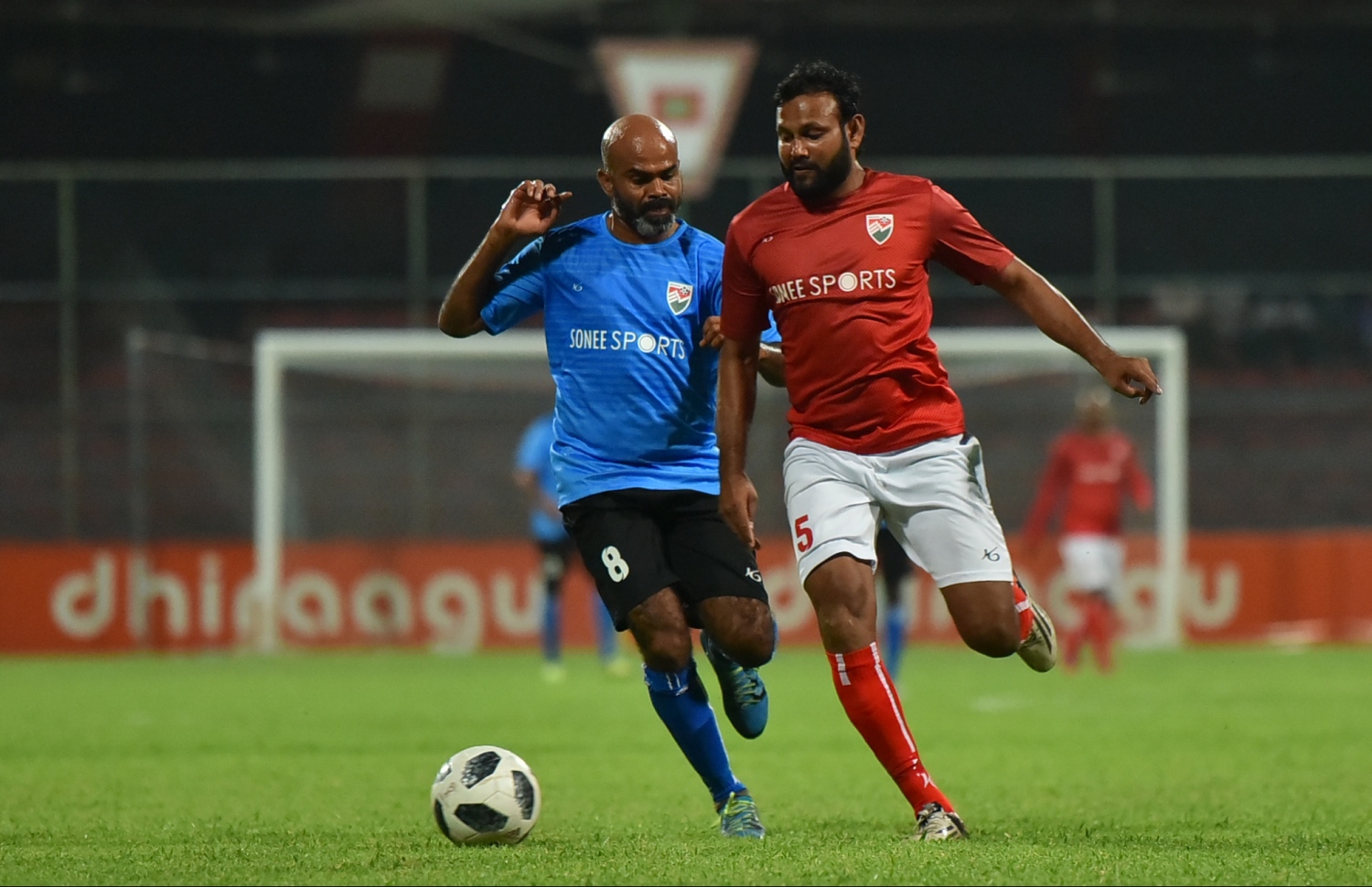 30 ޑިސެމްބަރު 2018: ރާއްޖޭގައި އުފެދުނު އެންމެ މޮޅު ގޯލްކީޕަރު އިމްރާން މުހައްމަދު (އިއްމަ) ގައުމީ ފުޓްބޯޅަ ޓީމަށް ކުޅުން ހުއްޓާލުން ފާހަގަކުރުމުގެ ގޮތުން ކުޅުނު ހާއްސަ ފުޓުބޯޅަ މެޗުގެ ތެރެއިން.---ފޮޓޯ:  ހުސައިން ވަހީދު/މިހާރު