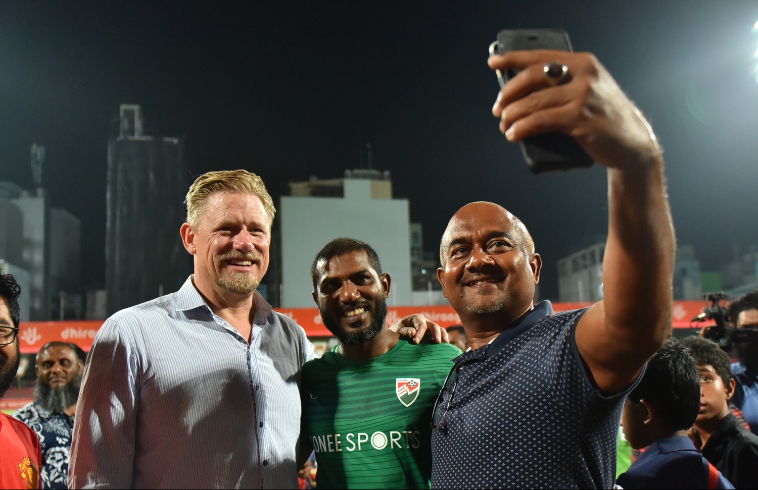 30 ޑިސެމްބަރު 2018: ރާއްޖޭގައި އުފެދުނު އެންމެ މޮޅު ގޯލްކީޕަރު އިމްރާން މުހައްމަދު (އިއްމަ) ގައުމީ ފުޓްބޯޅަ ޓީމަށް ކުޅުން ހުއްޓާލުން ފާހަގަކުރުމުގެ ގޮތުން ކުޅުނު ހާއްސަ ފުޓުބޯޅަ މެޗުގެ ތެރެއިން.---ފޮޓޯ:  ހުސައިން ވަހީދު/މިހާރު