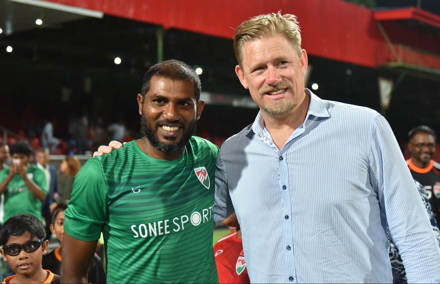 30 ޑިސެމްބަރު 2018: ރާއްޖޭގައި އުފެދުނު އެންމެ މޮޅު ގޯލްކީޕަރު އިމްރާން މުހައްމަދު (އިއްމަ) ގައުމީ ފުޓްބޯޅަ ޓީމަށް ކުޅުން ހުއްޓާލުން ފާހަގަކުރުމުގެ ގޮތުން ކުޅުނު ހާއްސަ ފުޓުބޯޅަ މެޗުގެ ތެރެއިން.---ފޮޓޯ: ހުސައިން ވަހީދު/މިހާރު