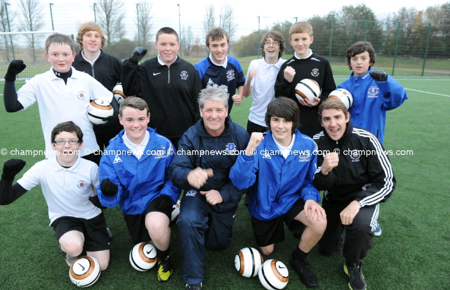 އެވަޓަންގެ އެކެޑަމީ ޓްރަޔަލެއްގެ ތެރެއިން ރޮބީ ބައެއް ކުޅުންތެރިންނާ އެކު. -- ފޮޓޯ: އެވަަޓަން