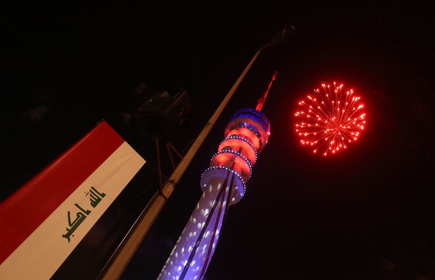 އާ އަހަރު ފާހަގަ ކުރުމަށް އިރާގުގެ ވެރިރަށް ބަޣުދާދުގައި ހަވާ އަރުވަނީ. --ފޮޓޯ:އޭއެފްޕީ