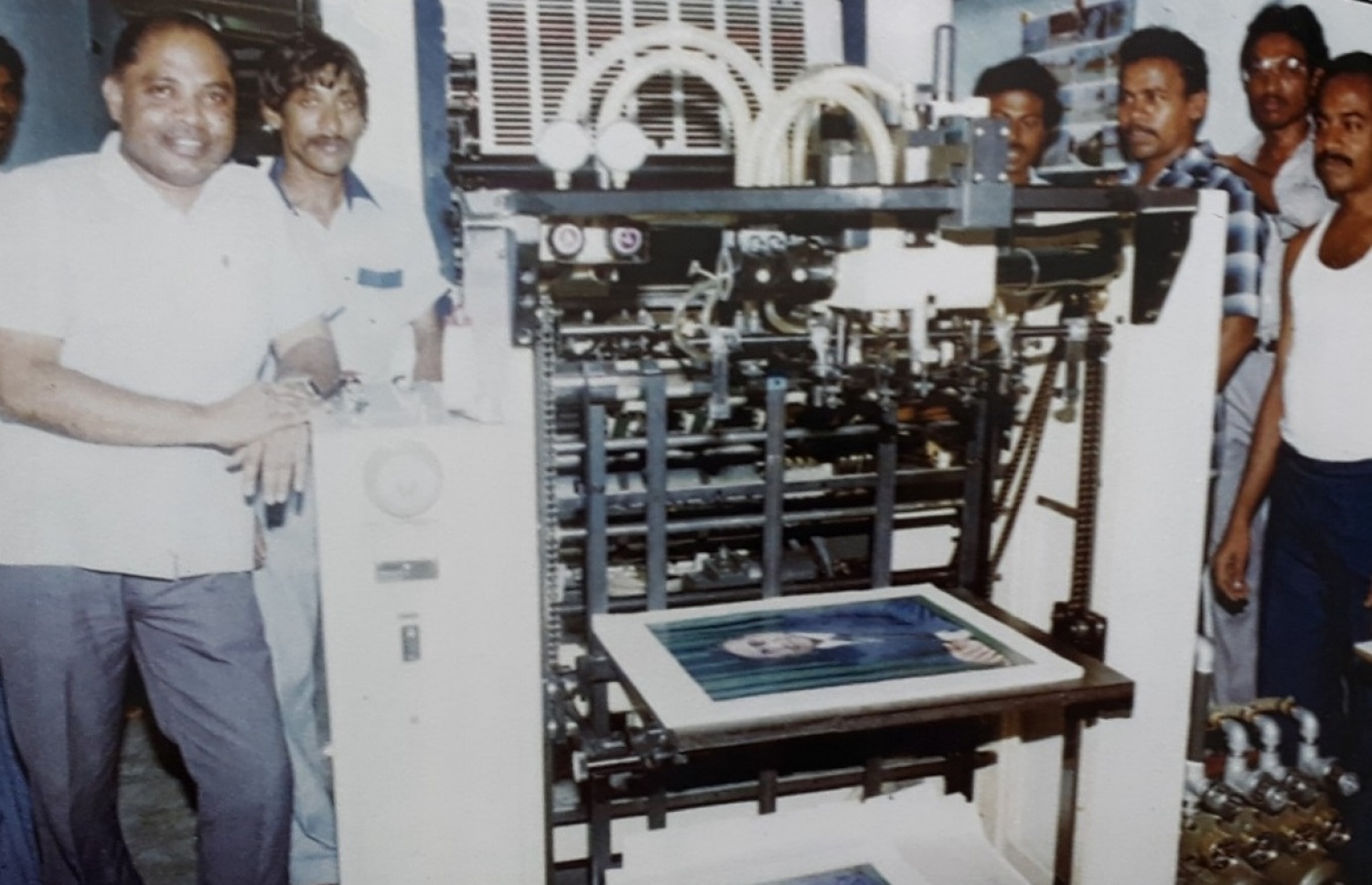 އަލީ ހުސެއިން (ވ) ޗާޕުހާނާގެ މަސައްކަތުގައި.