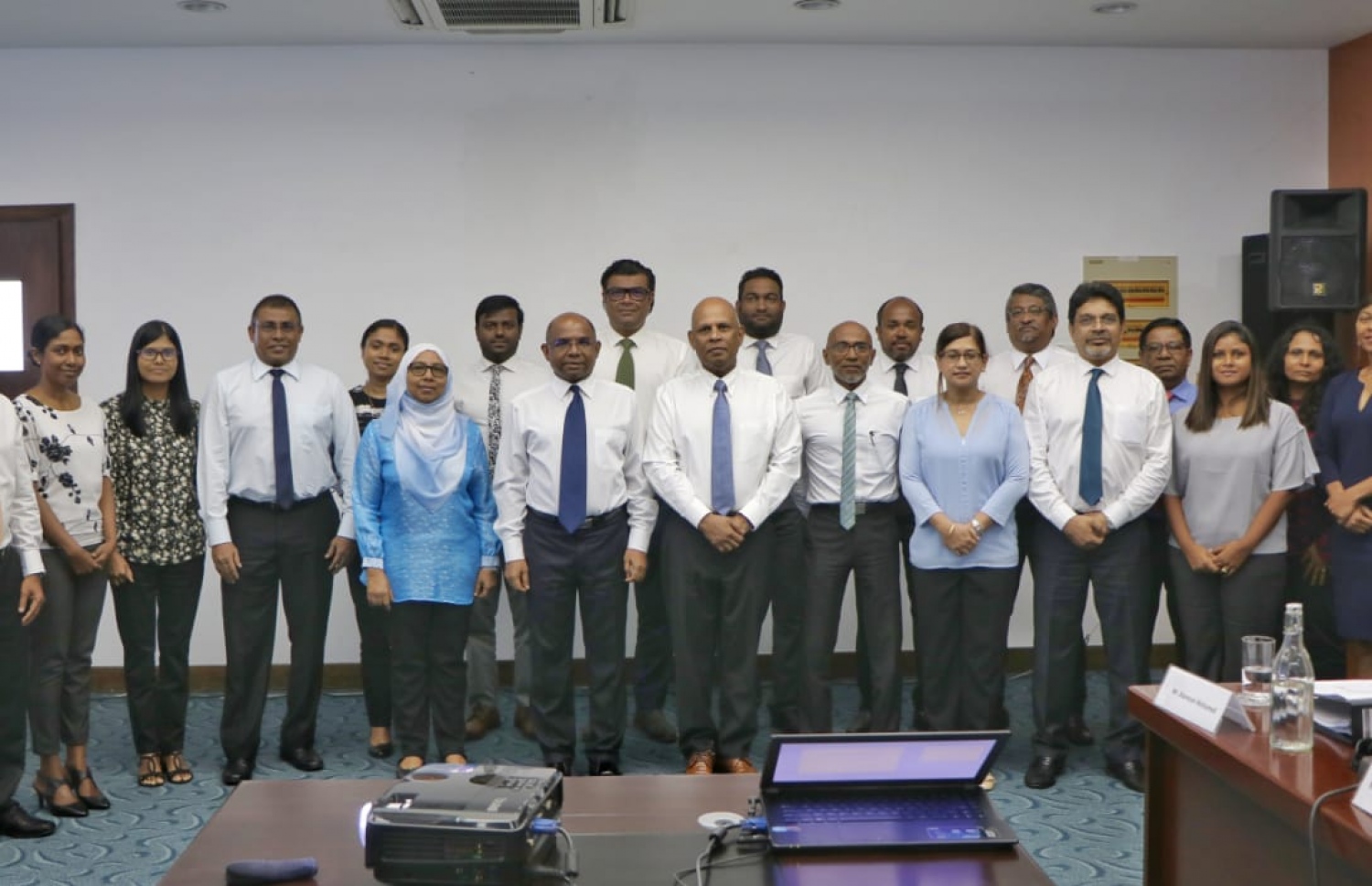 ބޭރު ގައުމުތަކާއި މިޝަންތަކަށް ކަނޑައަޅާފައިވާ ސަފީރުންނާ އެކު ފޮރިން މިނިސްޓަރު ޝާހިދު