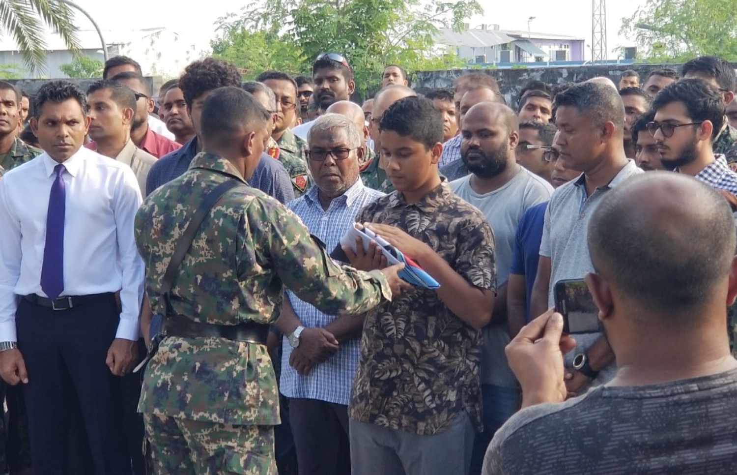 ޖަނާޒާގައި ރާމިޒުގެ ދަރިކަލުންނާ ސިފައިންގެ ދިފަ ހަވާލުކުރަނީ -- އެމްއެންޑީއެފް