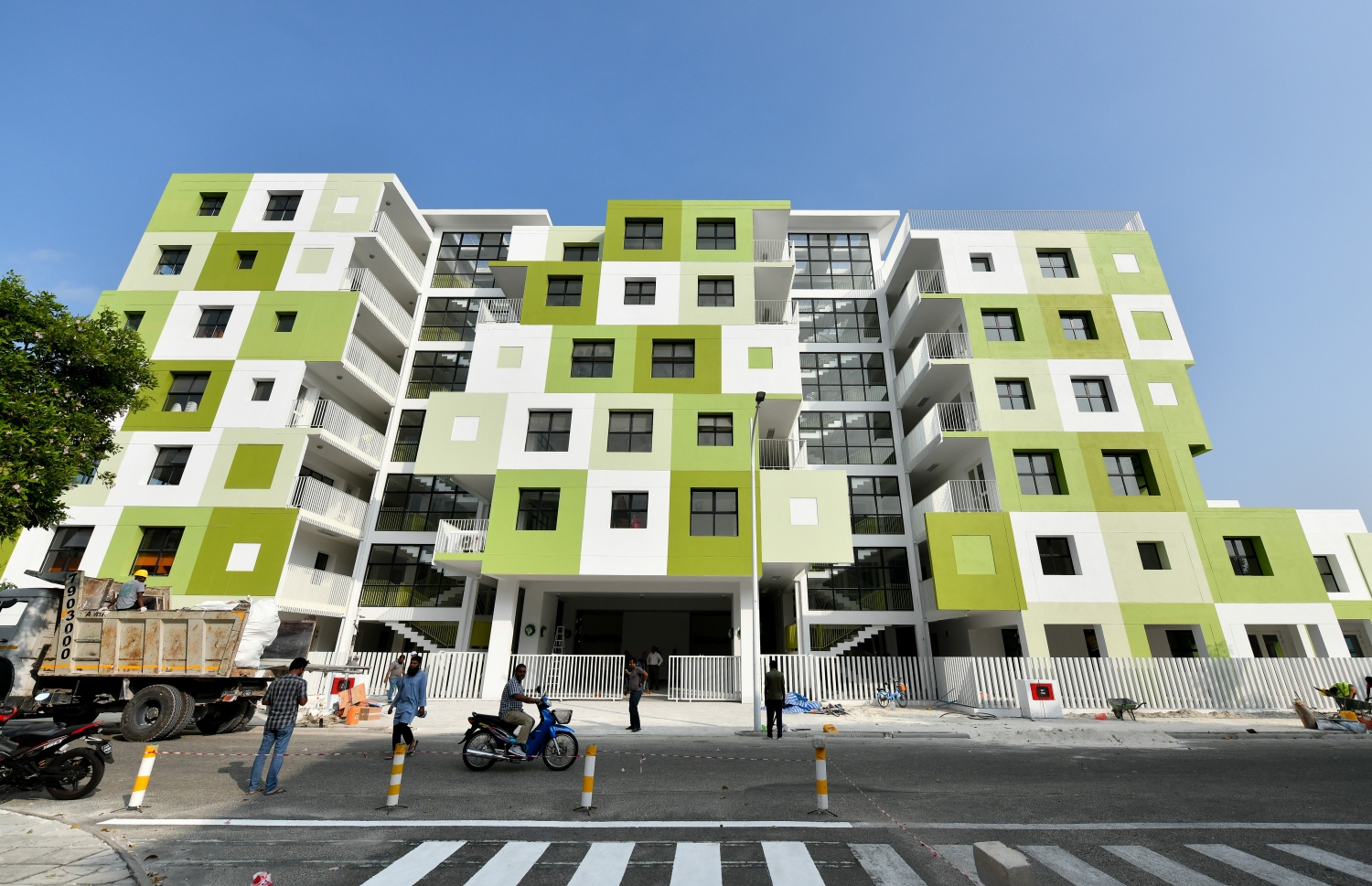 ހުޅުމާލެ: ޖެނުއަރީ 13، 2019- ރާއްޖޭގައި މިހާތަނަށް އިމާރާތްކުރި އެންމެ ބޮޑު ސްކޫލް، ހުޅުމާލޭގެ ހުރަވީ ސްކޫލް: ރައީސް އިބްރާހިމް މުހައްމަދު ސޯލިހް މިއަދު ވަނީ ރަސްމީކޮށް މި ސްކޫލް ހުޅުއްވައި ދެއްވާފައި.--- ފޮޓޯ: އަހުމަދު ނިޝާތު/މިހާރު