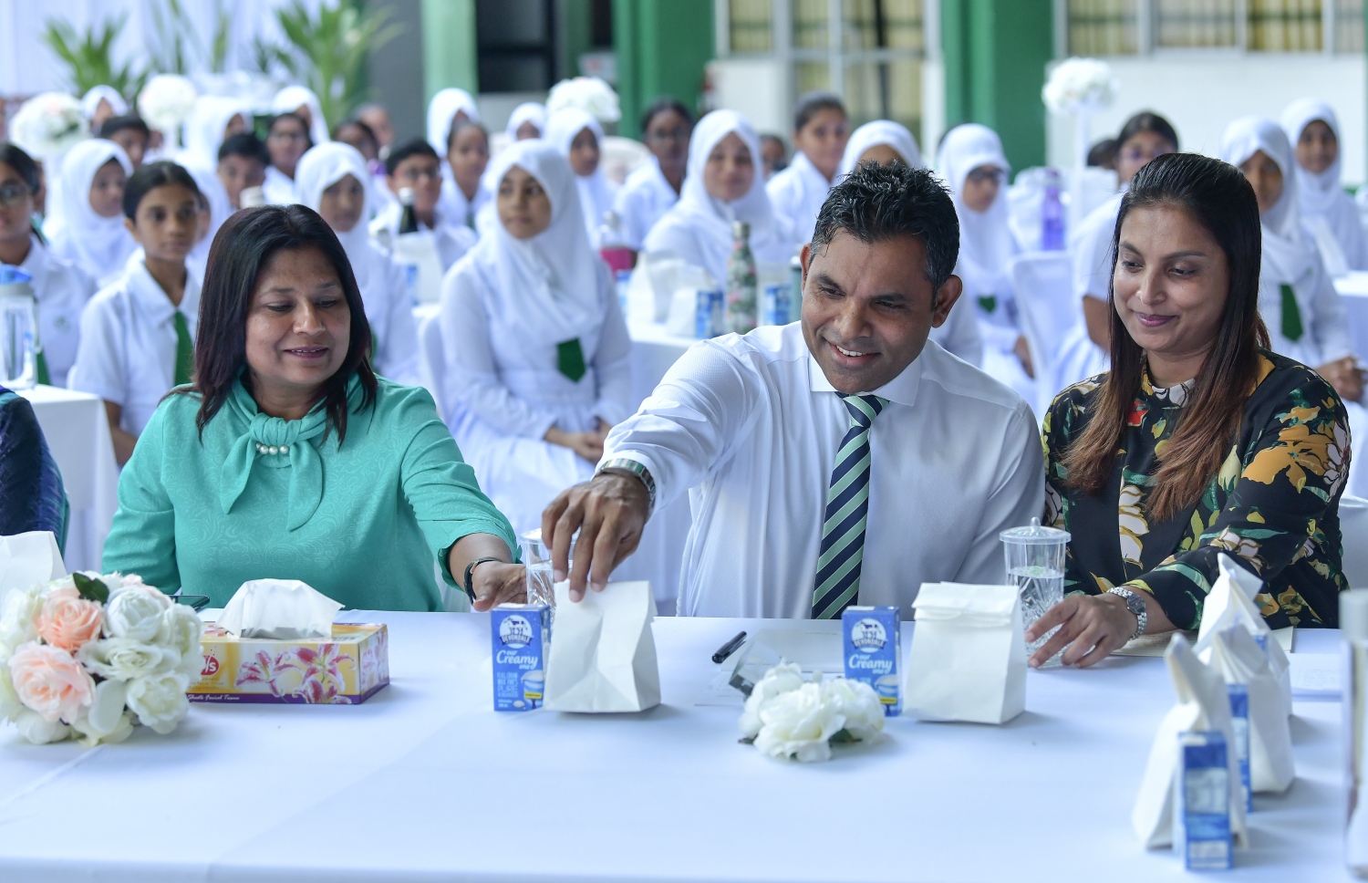 މާލެ: ޖެނުއަރީ 13، 2019- ސްކޫލް ކުދިންނަށް ސަރުކާރުގެ ޚަރަދުގައި ހިލޭ ނާސްތާ ދިނުމުގެ ޕްރޮގްރާމް ނައިބު ރައީސް ފައިސަލް ނަސީމް އަމީނިއްޔާ ސްކޫލްގައި މިއަދު އިފްތިތާހު ކޮށްދެއްވަނީ.---ފޮޓޯ: ނިޝާން އަލީ/މިހާރު