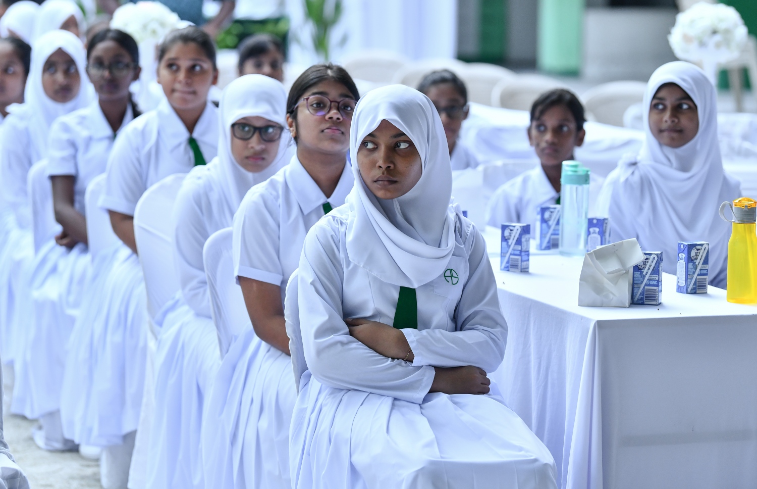 އަމީނިއްޔާ ސްކޫލުގެ ދަރިވަރުންތަކެއް: މިދިޔަ އަހަރުގެ އޯ ލެވެލްގެ ނަަތީޖާއިން ރާއްޖެއިން ވަނީ ކުރިއެރުންތަކެއް ހޯދާފައި ކަމަށް އެޑިއުކޭޝަން މިނިސްޓްރީން ބުނޭ --ފޮޓޯ: ނިޝާން އަލީ/ މިހާރު