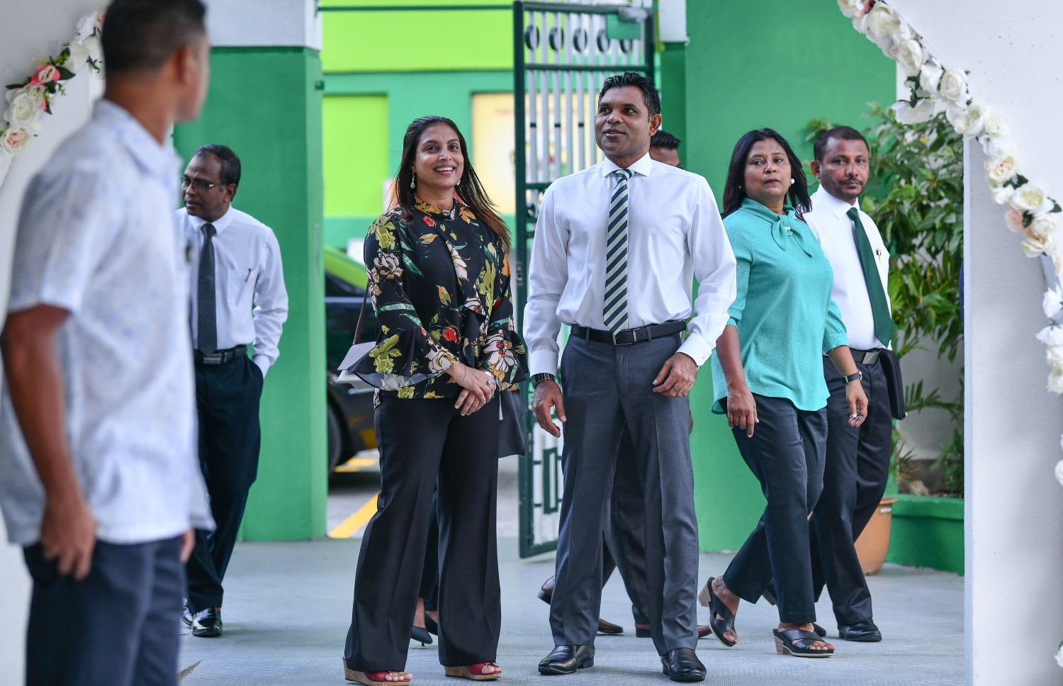 މާލެ: ޖެނުއަރީ 13، 2019- ސްކޫލް ކުދިންނަށް ސަރުކާރުގެ ޚަރަދުގައި ހިލޭ ނާސްތާ ދިނުމުގެ ޕްރޮގްރާމް ފެށުމަށް އަމީނިއްޔާ ސްކޫލްގައި ބޭއްވި ރަސްމިއްޔާތުގައި ނައިބު ރައީސް ފައިސަލް ނަސީމާއި އެޑިއުކޭޝަން މިނިސްޓަރު ޑރ. އާއިޝަތު އަލީ ބައިވެރިވެވަޑައިގަންނަވަނީ.---ފޮޓޯ: ނިޝާން އަލީ/މިހާރު