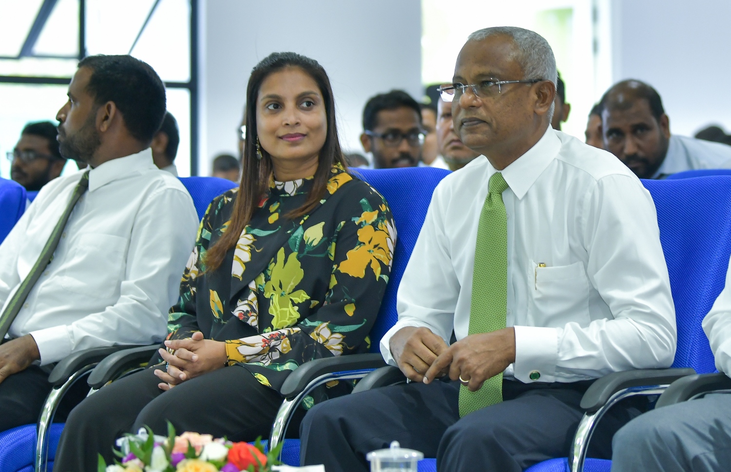 ހުޅުމާލެ: ޖެނުއަރީ 13، 2019- ރާއްޖޭގައި މިހާތަނަށް އިމާރާތްކުރި އެންމެ ބޮޑު ސްކޫލް، ހުޅުމާލޭގެ ހުރަވީ ސްކޫލް ރަސްމީކޮށް ހުޅުއްވައި ދެއްވުމުގެ ރަސްމިއްޔާތުގައި ރައީސް އިބްރާހިމް މުހައްމަދު ސޯލިހާއި އެޑިއުކޭޝަން މިނިސްޓަރު ޑރ. އާއިޝަތު އަލީ ބައިވެރިވެވަޑައިގަންނަވަނީ.--- ފޮޓޯ: އަހުމަދު ނިޝާތު/މިހާރު
