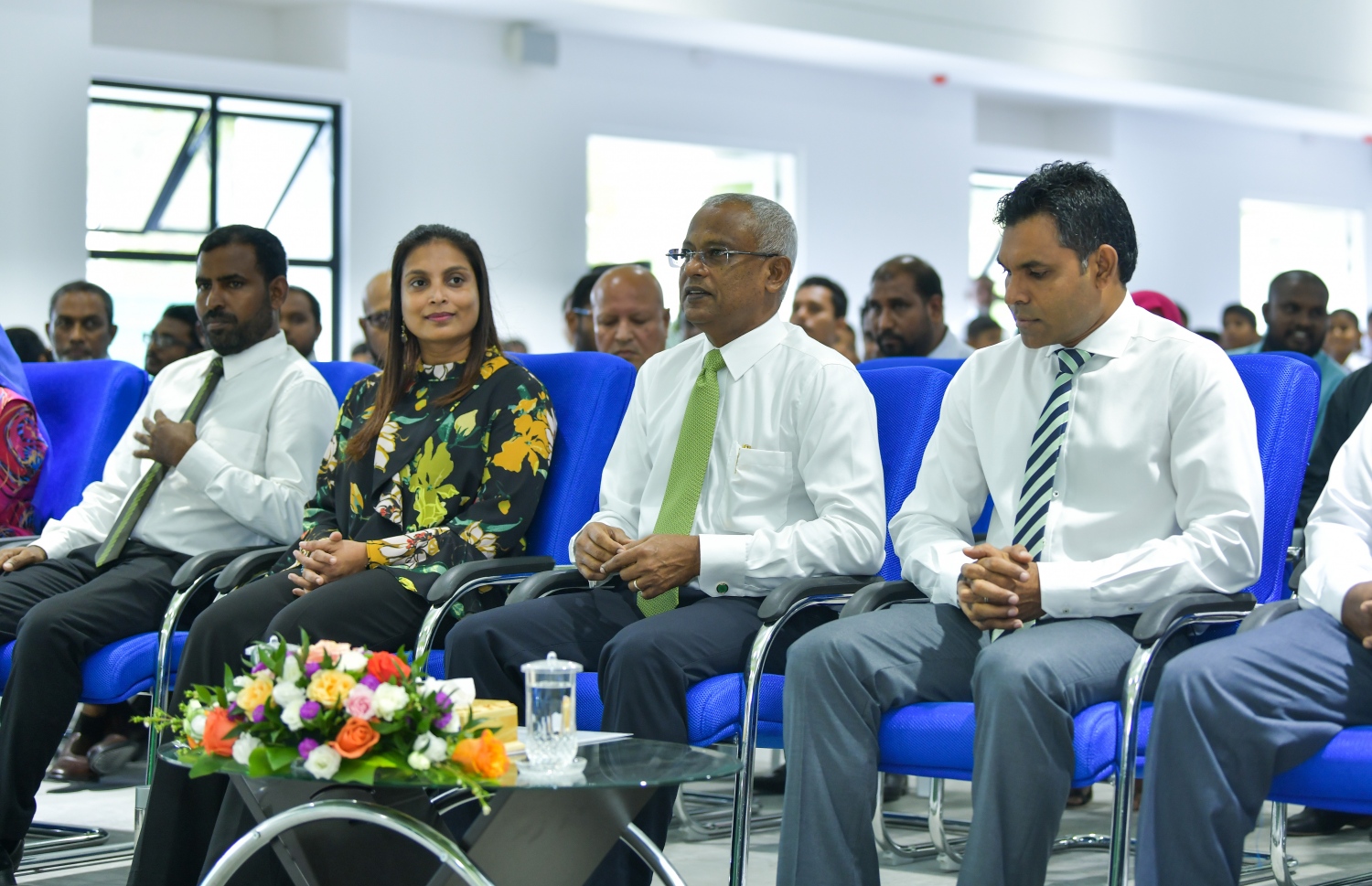 ހުޅުމާލެ: ޖެނުއަރީ 13، 2019- ރާއްޖޭގައި މިހާތަނަށް އިމާރާތްކުރި އެންމެ ބޮޑު ސްކޫލް، ހުޅުމާލޭގެ ހުރަވީ ސްކޫލް ރަސްމީކޮށް ހުޅުއްވައި ދެއްވުމުގެ ރަސްމިއްޔާތުގައި ރައީސް އިބްރާހިމް މުހައްމަދު ސޯލިހާއި ނައިބު ރައީސް ފައިސަލް ނަސީމާއި އެޑިއުކޭޝަން މިނިސްޓަރު ޑރ. އާއިޝަތު އަލީ ބައިވެރިވެވަޑައިގަންނަވަނީ.--- ފޮޓޯ: އަހުމަދު ނިޝާތު/މިހާރު