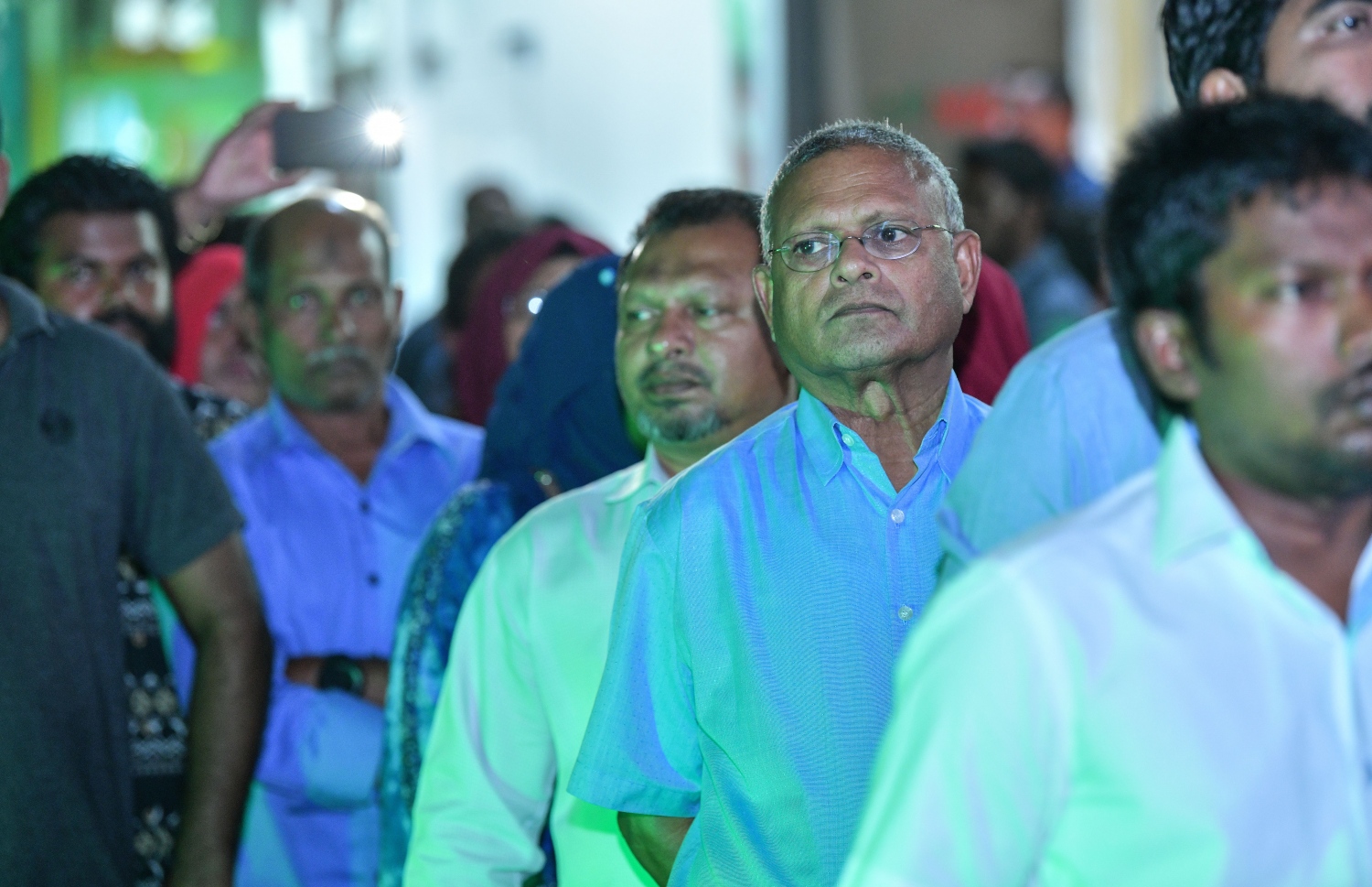 މާލެ: ޖެނުއަރީ 17 2019- އަންނަ އޭޕްރީލް މަހު ބާއްވާ ރައްޔިތުންގެ މަޖިލިހުގެ އިންތިޚާބުގައި ޖުމްހޫރީ ޕާޓީގެ ޓިކެޓްގައި ދަނގެތި ދާއިރާ އަށް ވާދަކުރައްވާ ކުރީގެ ޑިފެންސް މިނިސްޓަރު މުހައްމަދު ނާޒިމްގެ ކެމްޕެއިން އިފުތިތާހު ކުރުމަށް މިރޭ ބޭއްވި ހަފުލާގައި ބައިވެރިވި ބައެއް މީހުން.---ފޮޓޯ: ނިޝާން އަލީ/މިހާރު