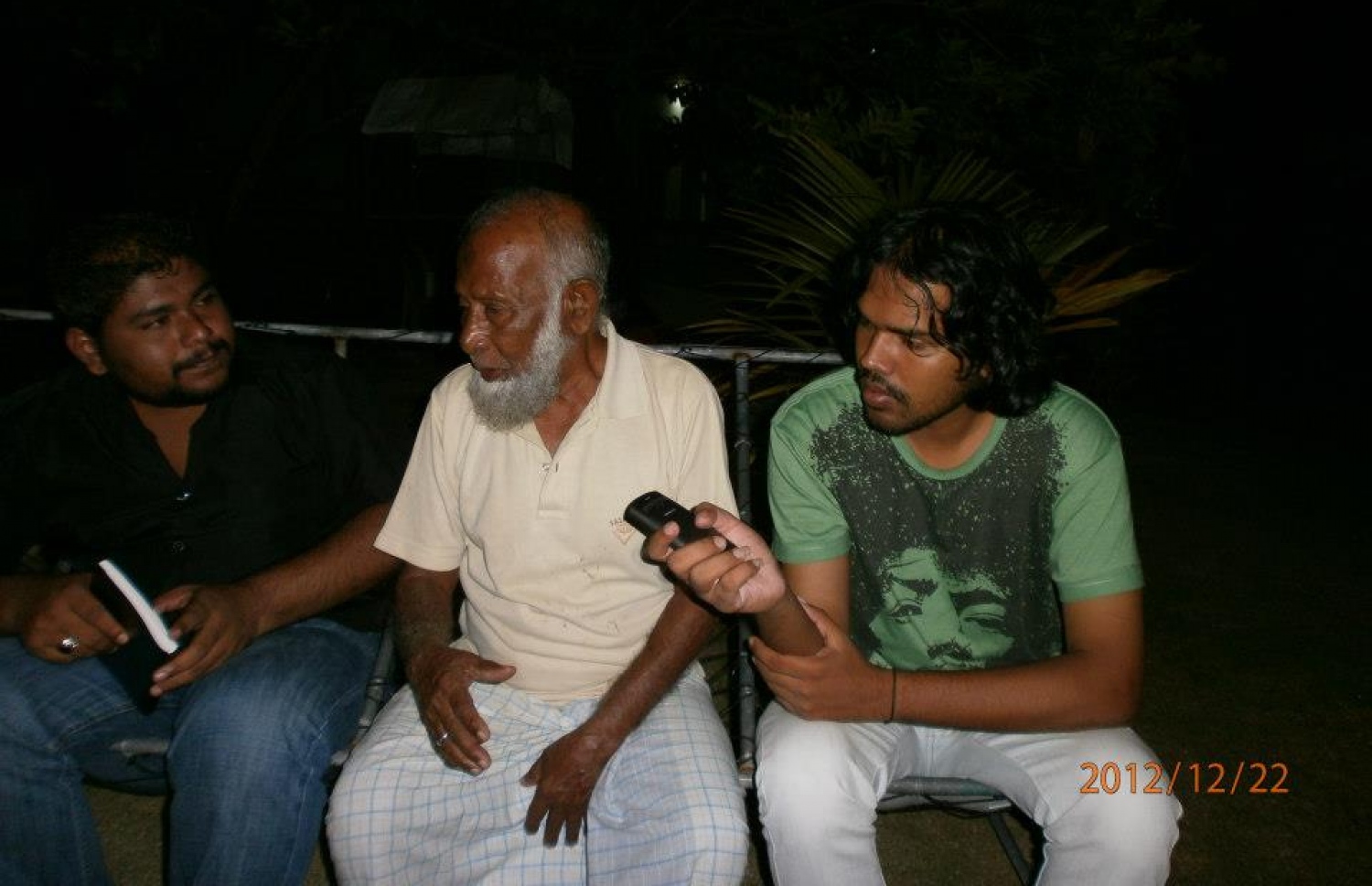 އަލާ (ވ) އާއި އެކުވެރިޔާ ޝައްމޫން ޖަލީލް (ލޫކަސް) ބ. ކުޑަރިކިލުގެ އުމުރުން ދުވަސްވީ މީހެއްގެ ވާހަކަތަކެއް ރެކޯޑްކުރަނީ.