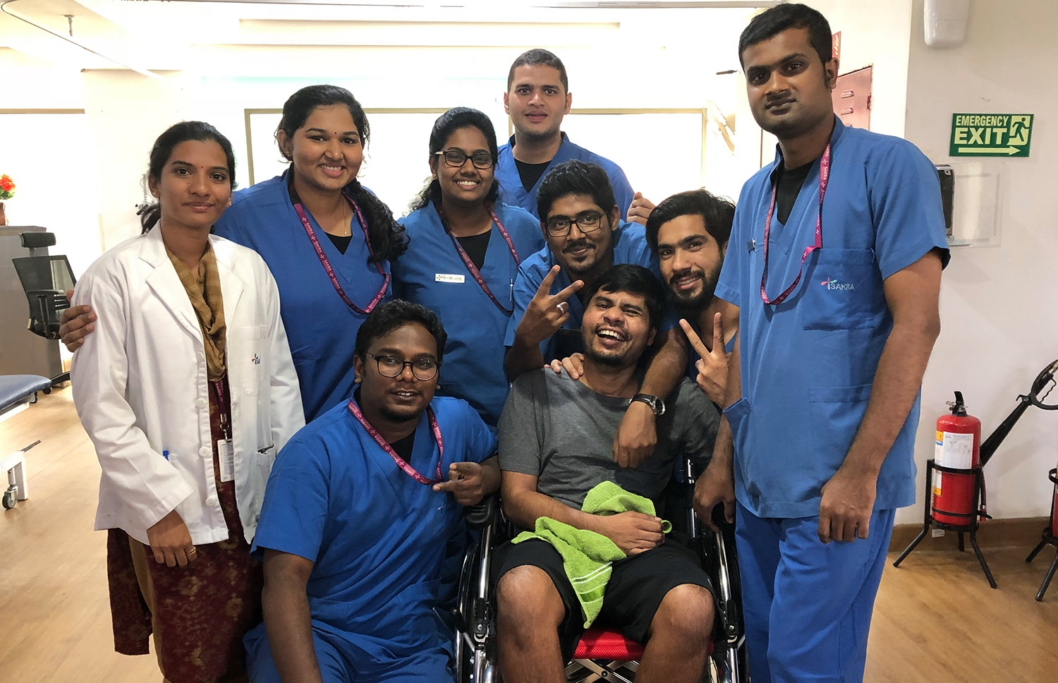 އުމަރު، ބެންގަލޫރުގައި އޭނާ އަށް ފަރުވާދިން ޓީމާ އެކު