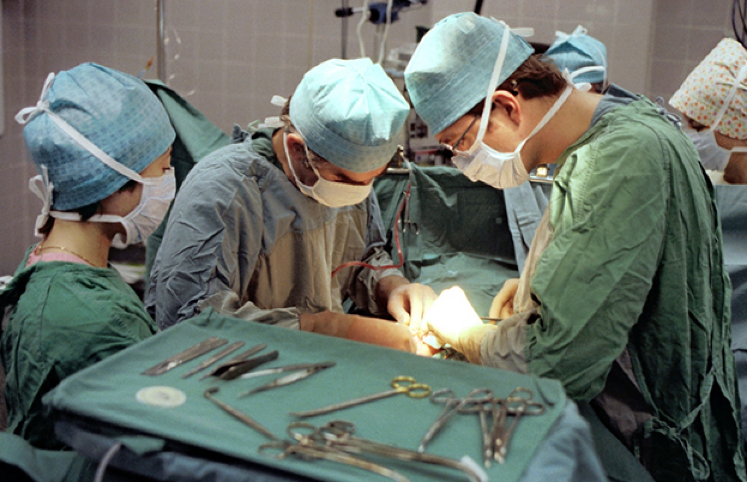 ކިޑްނީ ބަދަލު ކުރުމުގެ އޮޕަރޭޝަނެއް ކުރަނީ