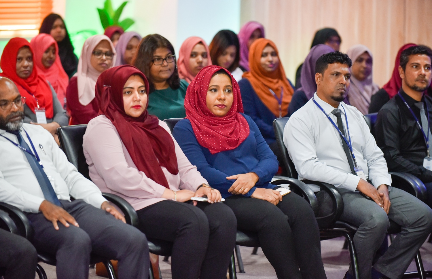 މާލެ: ޖެނުއަރީ 22، 2019- ކޮރަޕްޝަނާއި ހިޔާނަތް ހުއްޓުވުމުގެ އަހަދުނާމާ ގައި ސްޓެލްކޯގެ މުވައްޒަފުން ސޮއިކުރުމަށް މިއަދު ބޭއްވި ރަސްމިއްޔާތުގައި އެ ތަނުގެ ބައެއް މުވައްޒަފުން ބައިވެރިވަނީ.---ފޮޓޯ: އަހުމަދު ނިޝާތު/މިހާރު