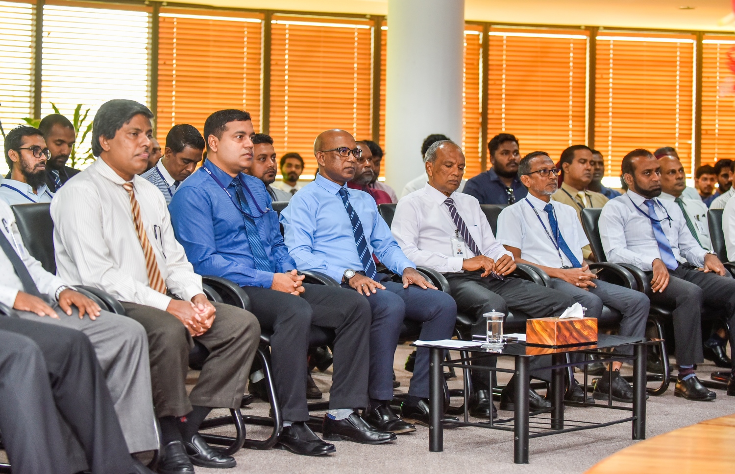 މާލެ: ޖެނުއަރީ 22، 2019- ކޮރަޕްޝަނާއި ހިޔާނަތް ހުއްޓުވުމުގެ އަހަދުނާމާ ގައި ސްޓެލްކޯގެ މުވައްޒަފުން ސޮއިކުރުމަށް މިއަދު ބޭއްވި ރަސްމިއްޔާތުގެ ތެރެއިން.---ފޮޓޯ: އަހުމަދު ނިޝާތު/މިހާރު