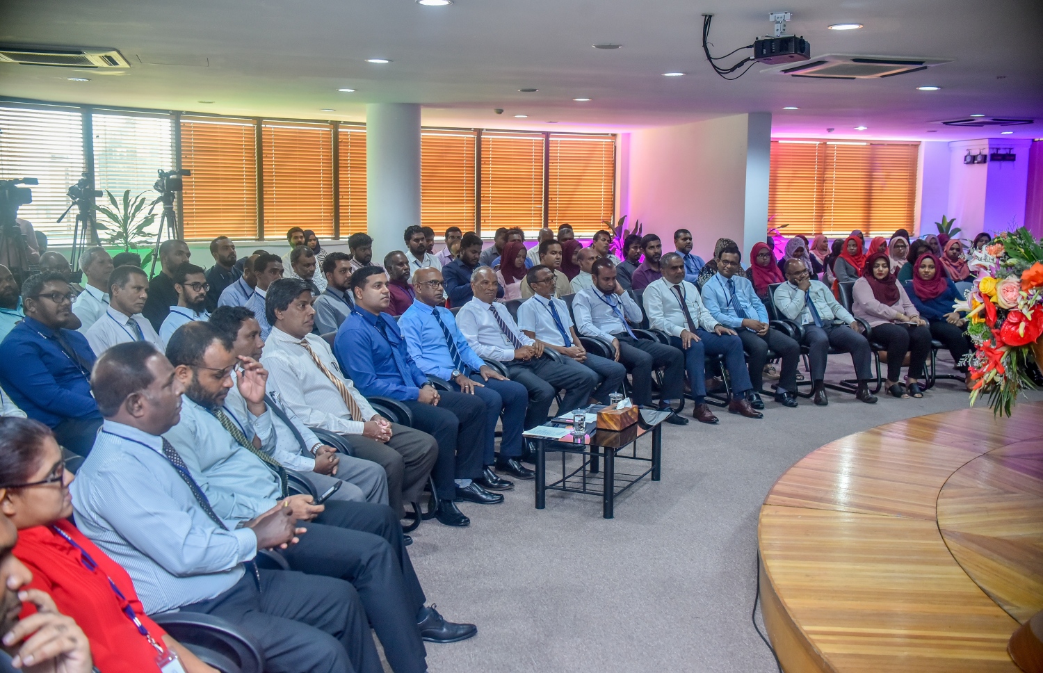 މާލެ: ޖެނުއަރީ 22، 2019- ކޮރަޕްޝަނާއި ހިޔާނަތް ހުއްޓުވުމުގެ އަހަދުނާމާ ގައި ސްޓެލްކޯގެ މުވައްޒަފުން ސޮއިކުރުމަށް މިއަދު ބޭއްވި ރަސްމިއްޔާތުގެ ތެރެއިން.---ފޮޓޯ: އަހުމަދު ނިޝާތު/މިހާރު