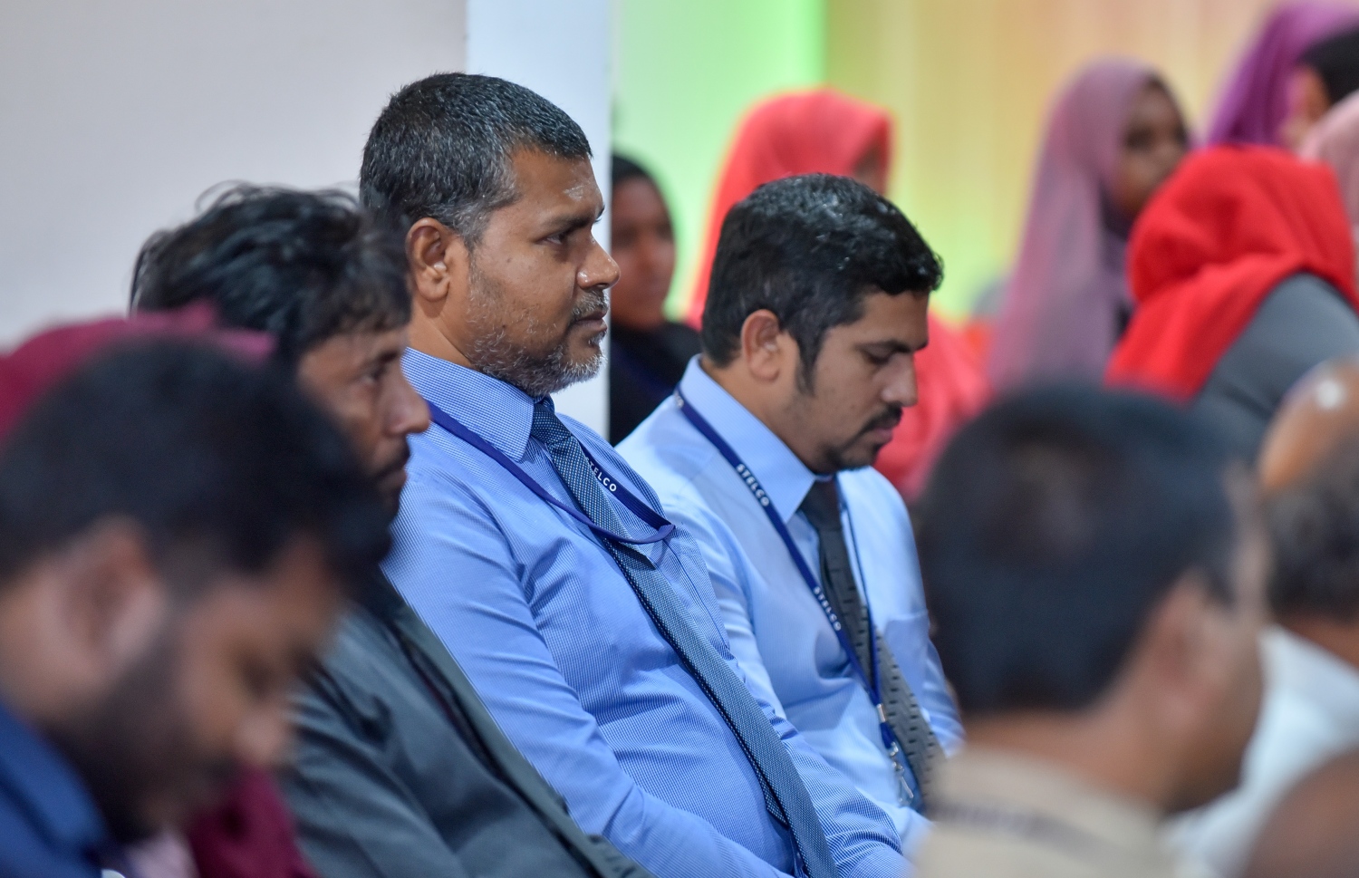 މާލެ: ޖެނުއަރީ 22، 2019- ކޮރަޕްޝަނާއި ހިޔާނަތް ހުއްޓުވުމުގެ އަހަދުނާމާ ގައި ސްޓެލްކޯގެ މުވައްޒަފުން ސޮއިކުރުމަށް މިއަދު ބޭއްވި ރަސްމިއްޔާތުގައި އެ ތަނުގެ ބައެއް މުވައްޒަފުން ބައިވެރިވަނީ.---ފޮޓޯ: އަހުމަދު ނިޝާތު/މިހާރު