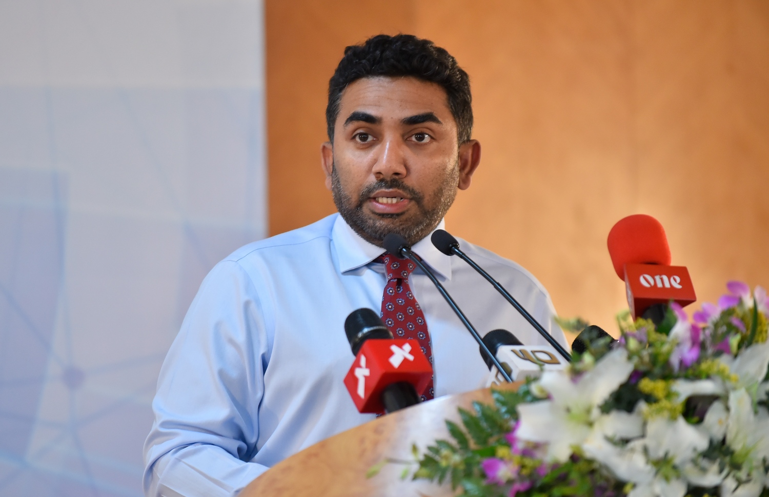 ސަރުކާރުގެ ސިއްހީ ޚިދުމަތް ދޭ ތަންތަން އެއް ވިއުގާ އަކުން ގުޅުވައިލުމުގެ އެއްބަސްވުމުގައި ސޮއިކުރުމުގެ ރަސްމިއްޔާތުގައި ހެލްތު މިނިސްޓަރު އަމީން މިއަދު ވާހަކަ ދައްކަވަނީ.--- ފޮޓޯ: އަހުމަދު ނިޝާތު/މިހާރު