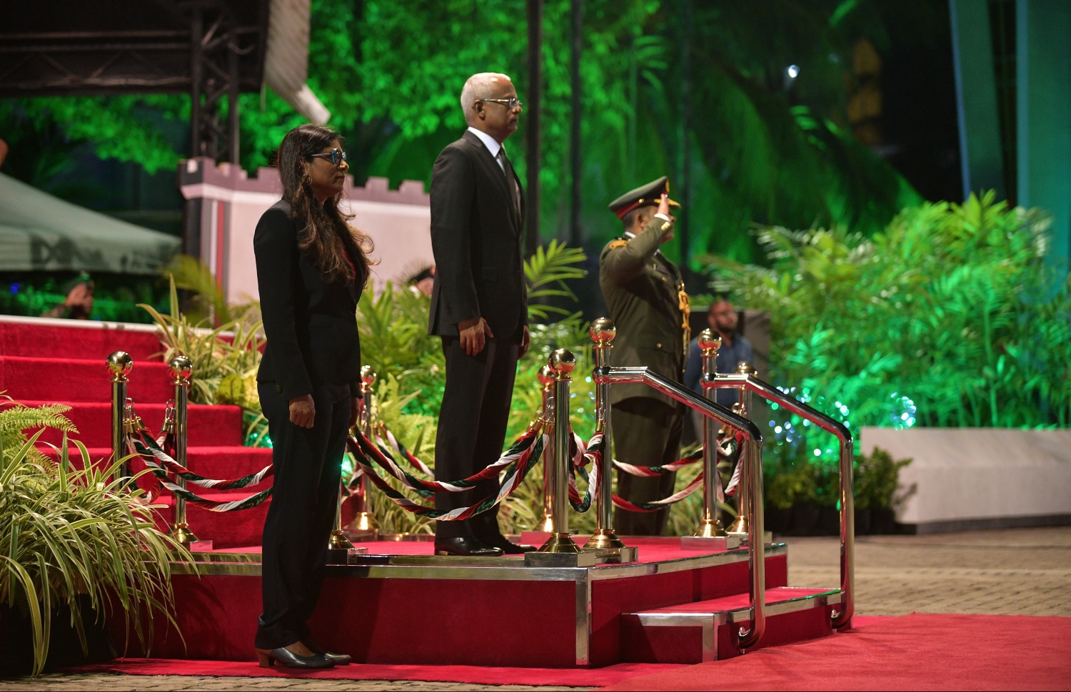 މާލެ: ޖެނުއަރީ 22، 2019- ސިފައިންގެ 64 ވަނަ އަސާސީ ތަމްރީނު ބެޗު ހުވާކުރުމާއި ބަޑި ހަވާލުކުރުމުގެ ރަސްމިއްޔާތުގައި ރައީސް އިބްރާހިމް މުހައްމަދު ސޯލިހް އަދި ޑިފެންސް މިނިސްޓަރު މާރިޔާ ބައިވެރިވެވަޑައިގަންނަވަނީ.---ފޮޓޯ: ހުސައިން ވަހީދު/މިހާރު