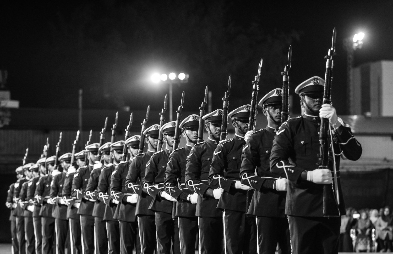 މާލެ: ޖެނުއަރީ 22، 2019- ސިފައިންގެ 64 ވަނަ އަސާސީ ތަމްރީނު ބެޗު ހުވާކުރުމާއި ބަޑި ހަވާލުކުރުމުގެ ރަސްމިއްޔާތުގައި، ހެވިކަމުގެ ހަރަކާތެއް ކުރިއަށް ގެންދަނީ.---ފޮޓޯ: ހުސައިން ވަހީދު/މިހާރު