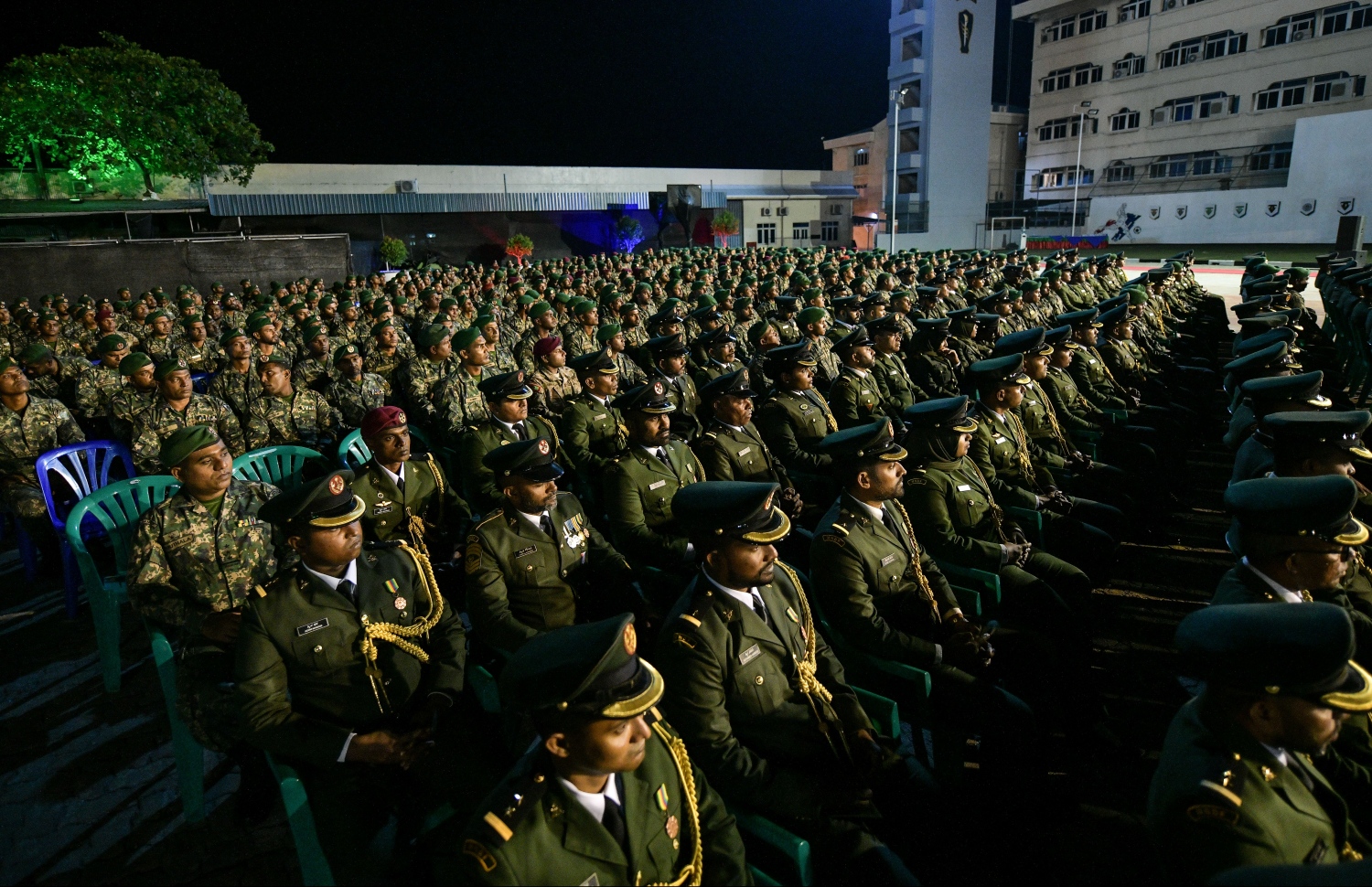 މާލެ: ޖެނުއަރީ 22، 2019- ސިފައިންގެ 64 ވަނަ އަސާސީ ތަމްރީނު ބެޗު ހުވާކުރުމާއި ބަޑި ހަވާލުކުރުމުގެ ރަސްމިއްޔާތުގެ ތެރެއިން.---ފޮޓޯ: ހުސައިން ވަހީދު/މިހާރު