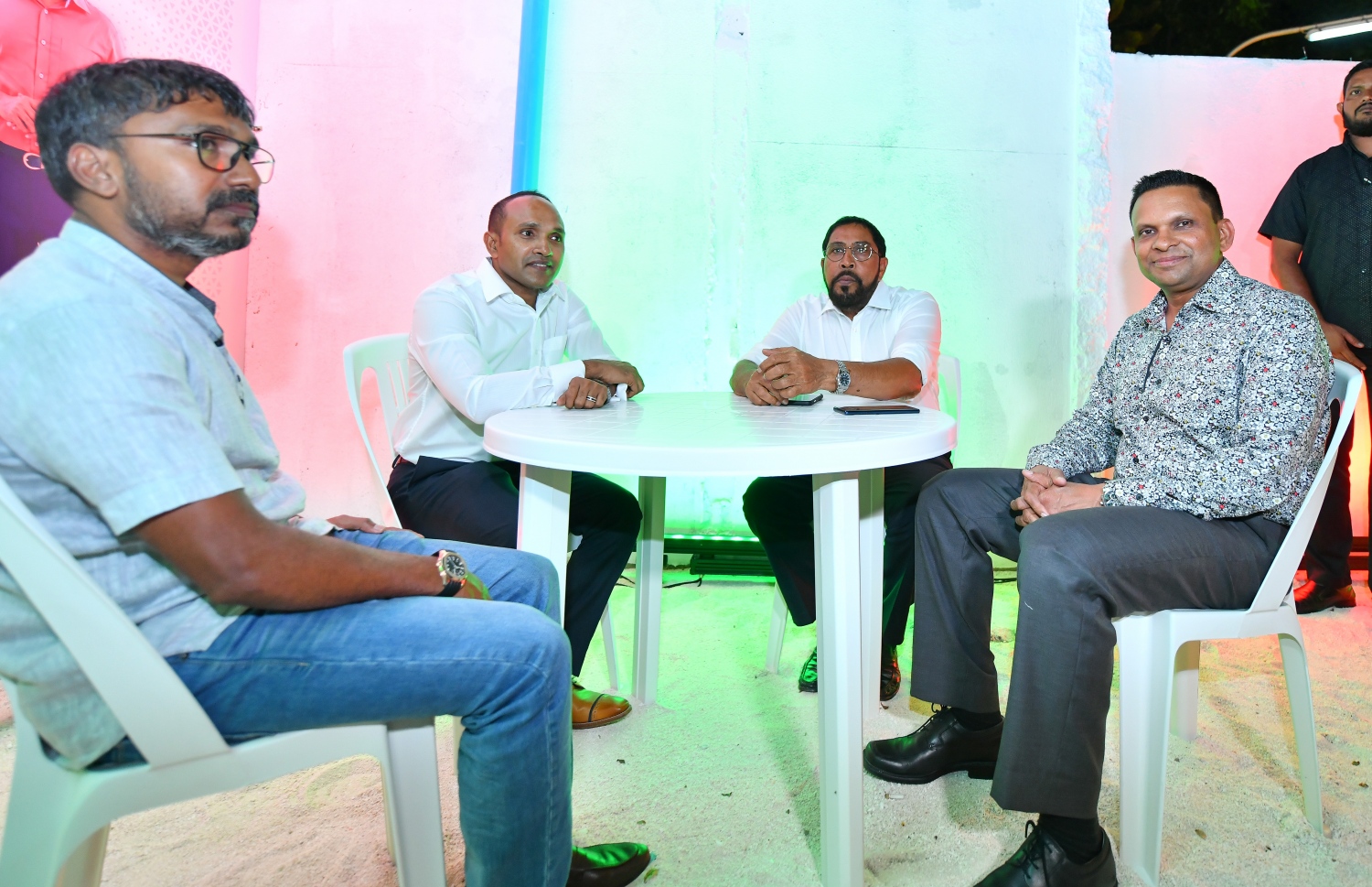 ވިލިމާލެ: ޖެނުއަރީ 24، 2019- އަންނަ އޭޕްރީލް މަހު ބާއްވާ ރައްޔިތުންގެ މަޖިލިހުގެ އިންތިޚާބުގައި ވިލިމާލެ ދާއިރާ އަށް ޖުމްހޫރީ ޕާޓީގެ ޓިކެޓުގައި ވާދަކުރައްވާ ކުރީގެ ނައިބު ރައީސް ޑރ. މުހައްމަދު ޖަމީލް އަހުމަދުގެ ކެމްޕެއިން ރަސްމީކޮށް ފެށުމުގެ ހަފުލާގެ ތެރެއިން.---ފޮޓޯ: އަހުމަދު ނިޝާތު/މިހާރު