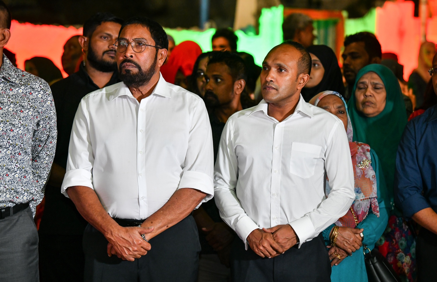 ވިލިމާލެ: ޖެނުއަރީ 24، 2019- އަންނަ އޭޕްރީލް މަހު ބާއްވާ ރައްޔިތުންގެ މަޖިލިހުގެ އިންތިޚާބުގައި ވިލިމާލެ ދާއިރާ އަށް ޖުމްހޫރީ ޕާޓީގެ ޓިކެޓުގައި ވާދަކުރައްވާ ކުރީގެ ނައިބު ރައީސް ޑރ. މުހައްމަދު ޖަމީލް އަހުމަދުގެ ކެމްޕެއިން ރަސްމީކޮށް ފެށުމުގެ ހަފުލާގައި އެ ޕާޓީގެ ލީޑަރު އަދި ޑރ. ޖަމީލް ބައިވެރިވެވަޑައިގަންނަވަނީ.---ފޮޓޯ: އަހުމަދު ނިޝާތު/މިހާރު