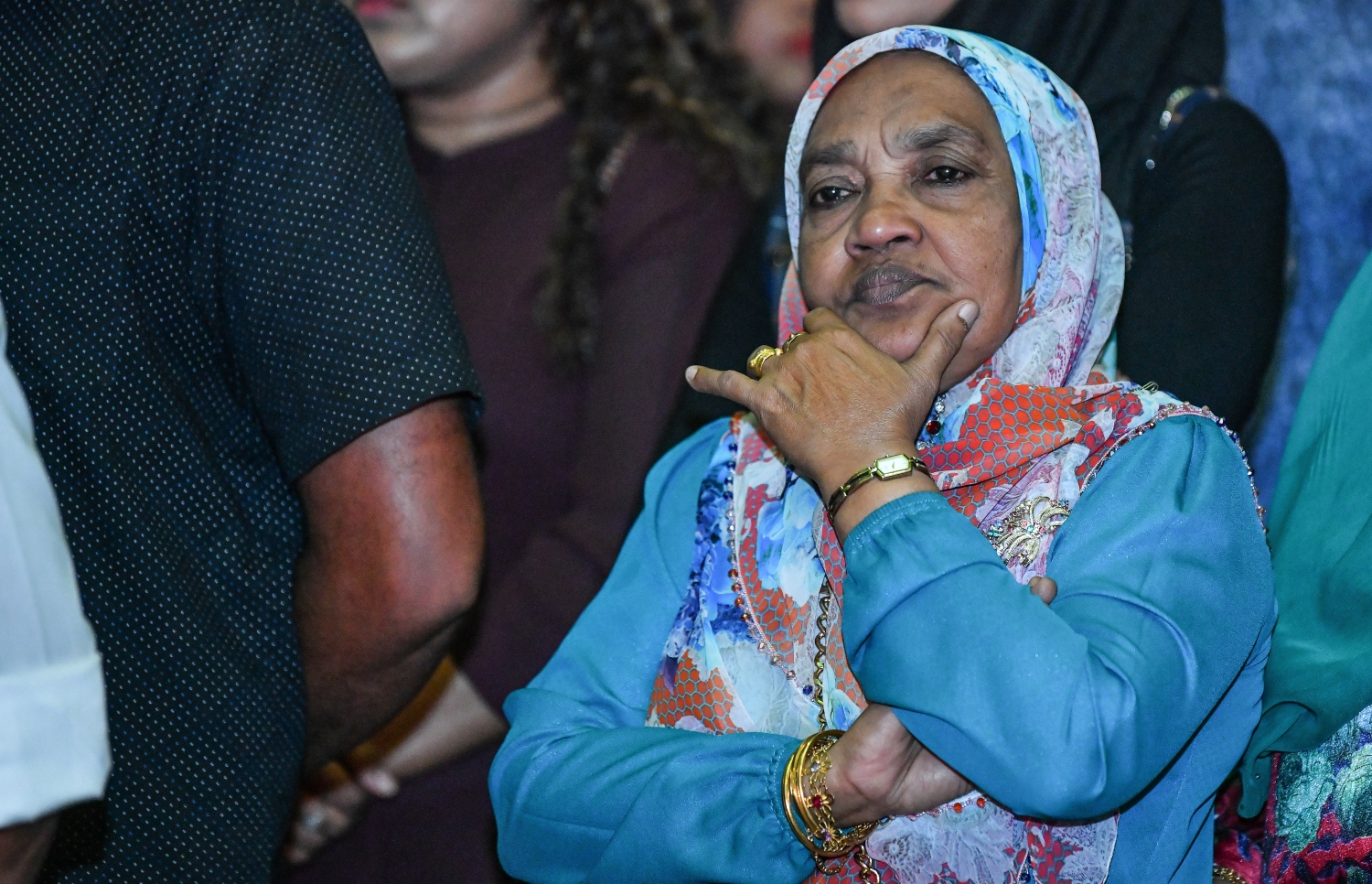 ވިލިމާލެ: ޖެނުއަރީ 24، 2019- އަންނަ އޭޕްރީލް މަހު ބާއްވާ ރައްޔިތުންގެ މަޖިލިހުގެ އިންތިޚާބުގައި ވިލިމާލެ ދާއިރާ އަށް ޖުމްހޫރީ ޕާޓީގެ ޓިކެޓުގައި ވާދަކުރައްވާ ކުރީގެ ނައިބު ރައީސް ޑރ. މުހައްމަދު ޖަމީލް އަހުމަދުގެ ކެމްޕެއިން ރަސްމީކޮށް ފެށުމުގެ ހަފުލާގައި އެމަނިކުފާނުގެ މަންމާފުޅު ބައިވެރިވެވަޑައިގަންނަވަނީ.---ފޮޓޯ: އަހުމަދު ނިޝާތު/މިހާރު