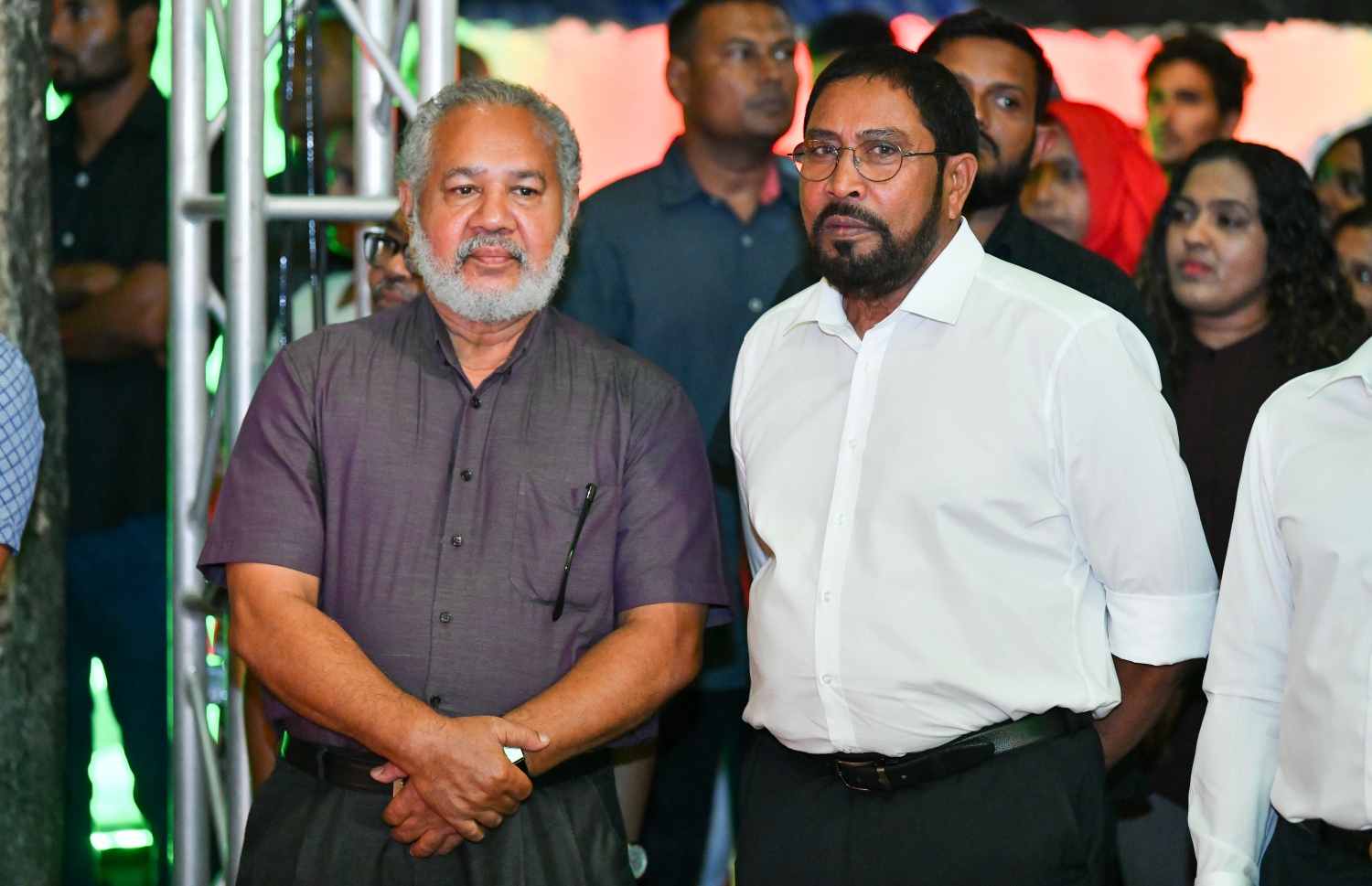 ވިލިމާލެ: ޖެނުއަރީ 24، 2019- އަންނަ އޭޕްރީލް މަހު ބާއްވާ ރައްޔިތުންގެ މަޖިލިހުގެ އިންތިޚާބުގައި ވިލިމާލެ ދާއިރާ އަށް ޖުމްހޫރީ ޕާޓީގެ ޓިކެޓުގައި ވާދަކުރައްވާ ކުރީގެ ނައިބު ރައީސް ޑރ. މުހައްމަދު ޖަމީލް އަހުމަދުގެ ކެމްޕެއިން ރަސްމީކޮށް ފެށުމުގެ ހަފުލާގައި އެ ޕާޓީގެ ލީޑަރު ގާސިމް އިބްރާހިމް އަދި ސަންދާނު އަހުމަދު ދީދީ.---ފޮޓޯ: އަހުމަދު ނިޝާތު/މިހާރު