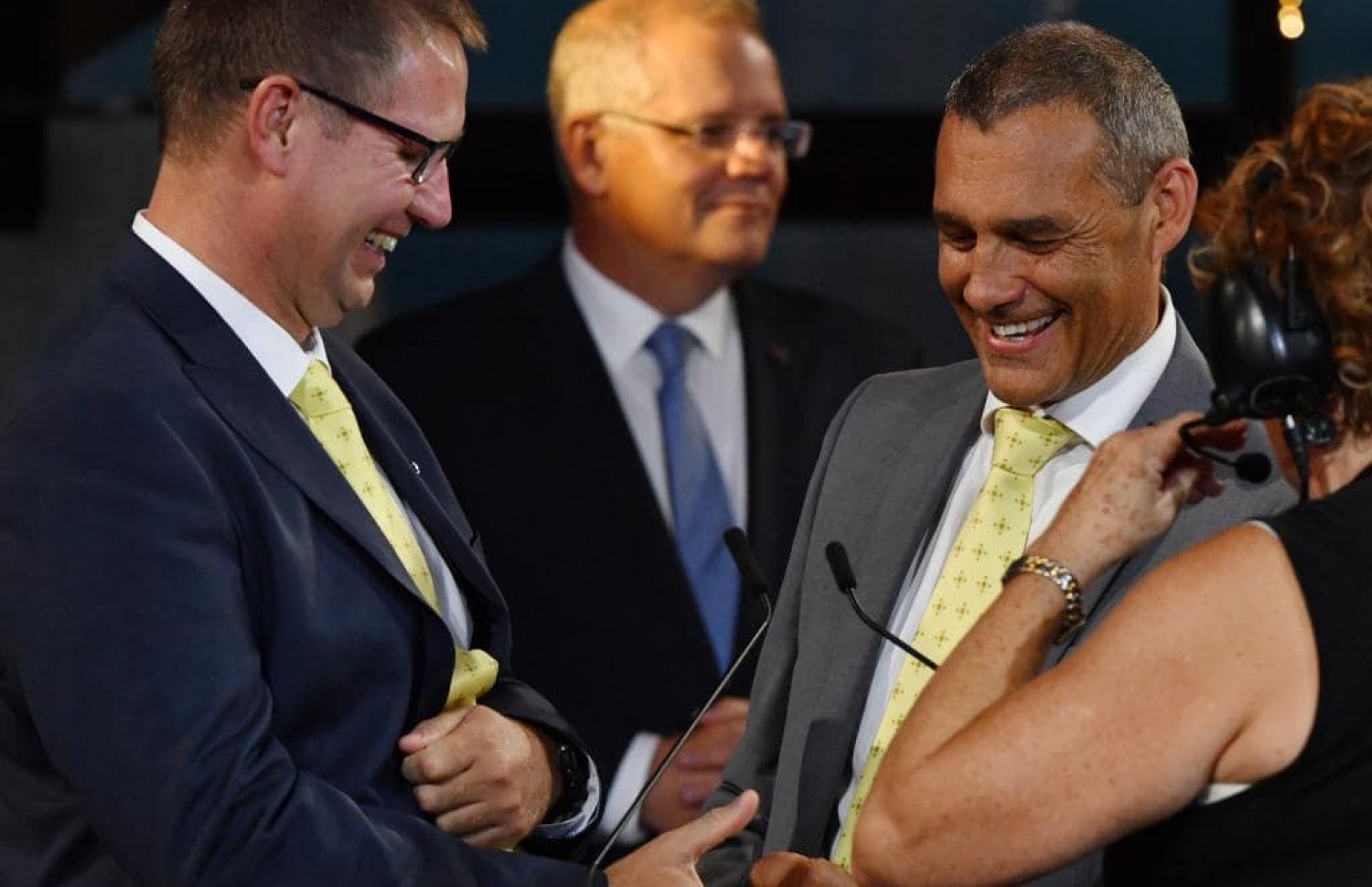 ހޮހަޅައިން ކުދިން ސަލާމަތް ކުރުމުގައި ބައިވެރިވި ދެ ޑައިވަރުންނަށް އެވޯޑް ދެނީ.