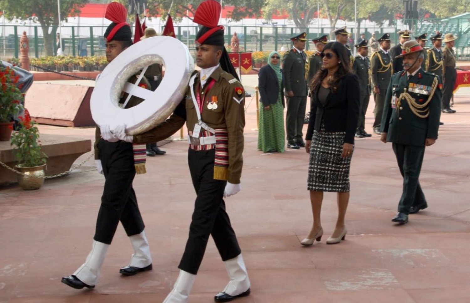 ޑިފެންސް މިނިސްޓަރު އިންޑިއާ އަށް ކުރެއްވި ދަތުރުފުޅުގެ ތެރެއިން. --