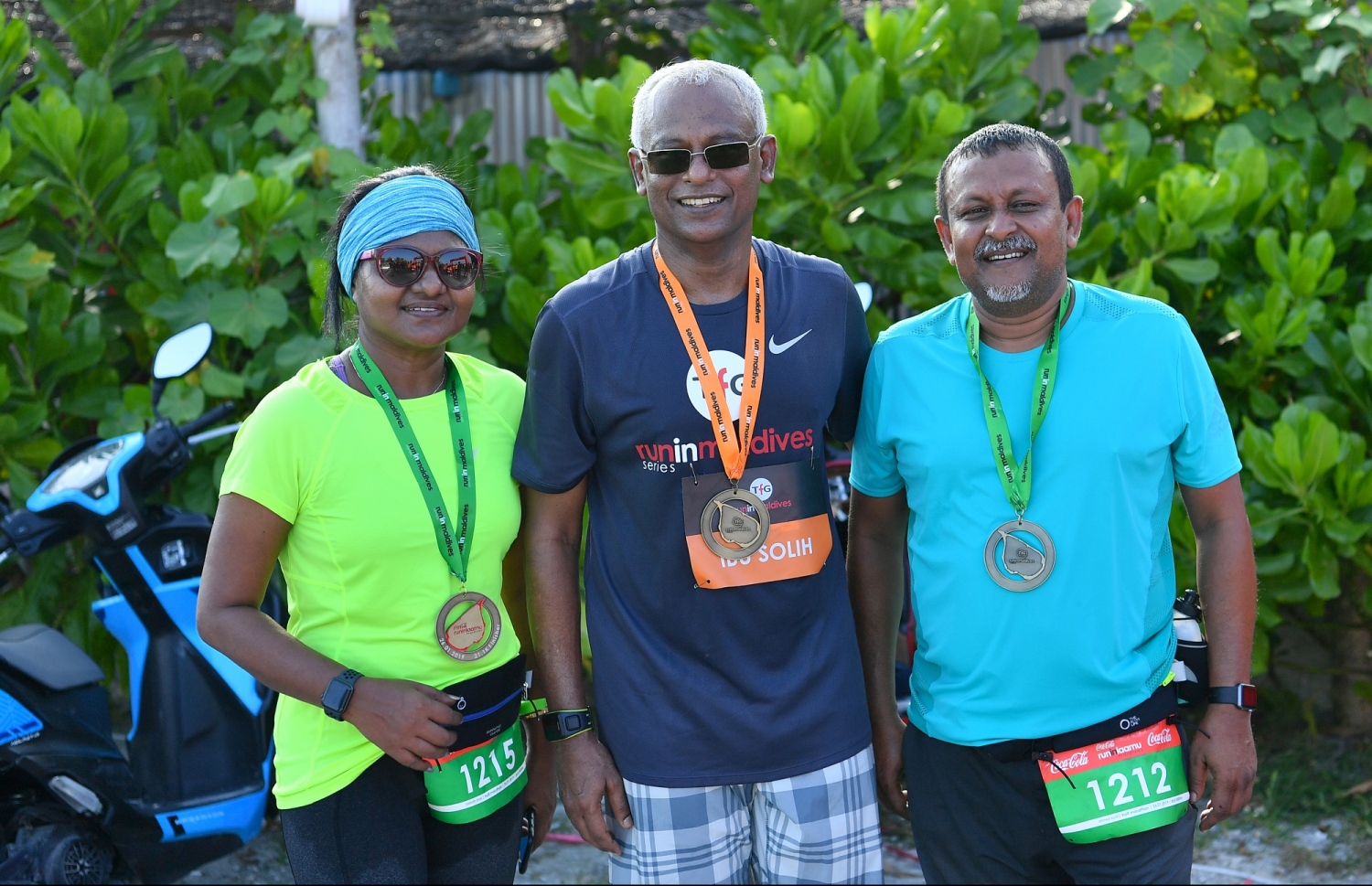 ލ.ގަން: ޖެނުއަރީ 26، 2019- ޓޯޓަލް ފިޓްނަސް ގްރޫޕް (ޓީއެފްޖީ) އިން ލ. އަތޮޅުގައި ބާއްވާ "ކޮކާ ކޯލާ ރަން އިން ލާމު" ގެ ފަސް ކިލޯމީޓަރު ދުވުމުގެ ހަރަކާތަށްފަހު ދުވުމުގެ ބައެއް ބައިވެރިންނާއެކު ރައީސް އިބްރާހިމް މުހައްމަދު ސޯލިހު ފޮޓޯއަކަށް ހުއްޓިވަޑައިގެން.---ފޮޓޯ: ރައީސް އޮފީސް