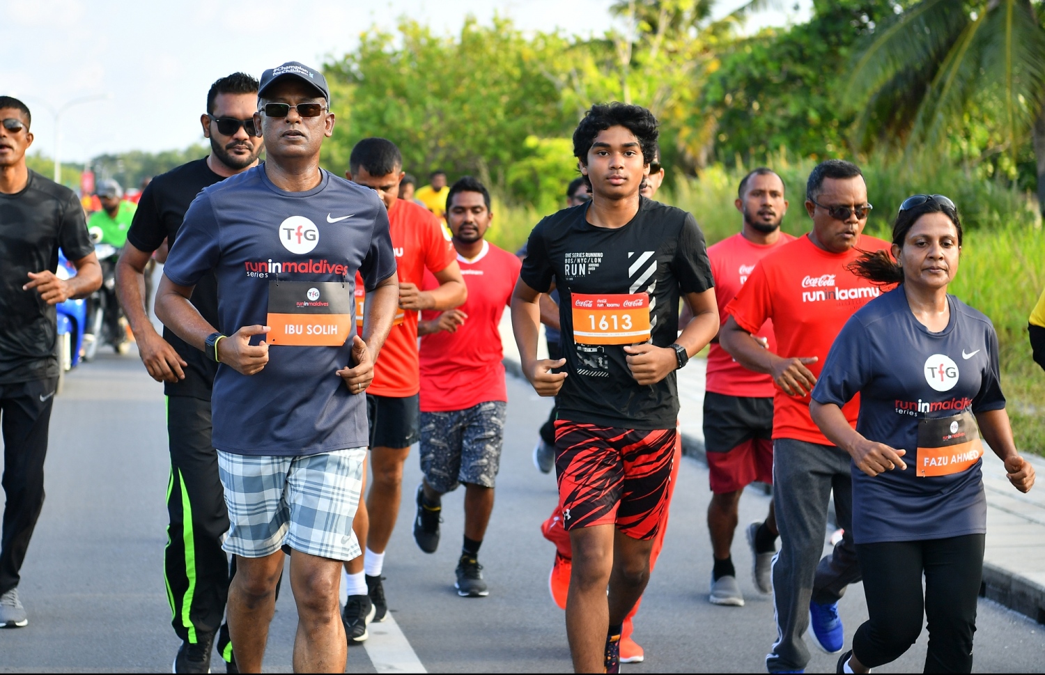 ލ.ގަން: ޖެނުއަރީ 26، 2019- ޓޯޓަލް ފިޓްނަސް ގްރޫޕް (ޓީއެފްޖީ) އިން ލ. އަތޮޅުގައި ބާއްވާ "ކޮކާ ކޯލާ ރަން އިން ލާމު"ގެ ފަސް ކިލޯމީޓަރު ދުވުމުގެ ހަރަކާތުގައި ރައީސް އިބްރާހިމް މުހައްމަދު ސޯލިހު ދުވެވަޑައިގަންނަވަނީ.---ފޮޓޯ: ރައީސް އޮފީސް