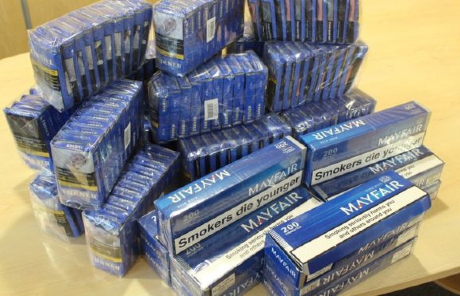 ފޭކް ސިނގިރެޓް ކާޓަންތަކެއް.