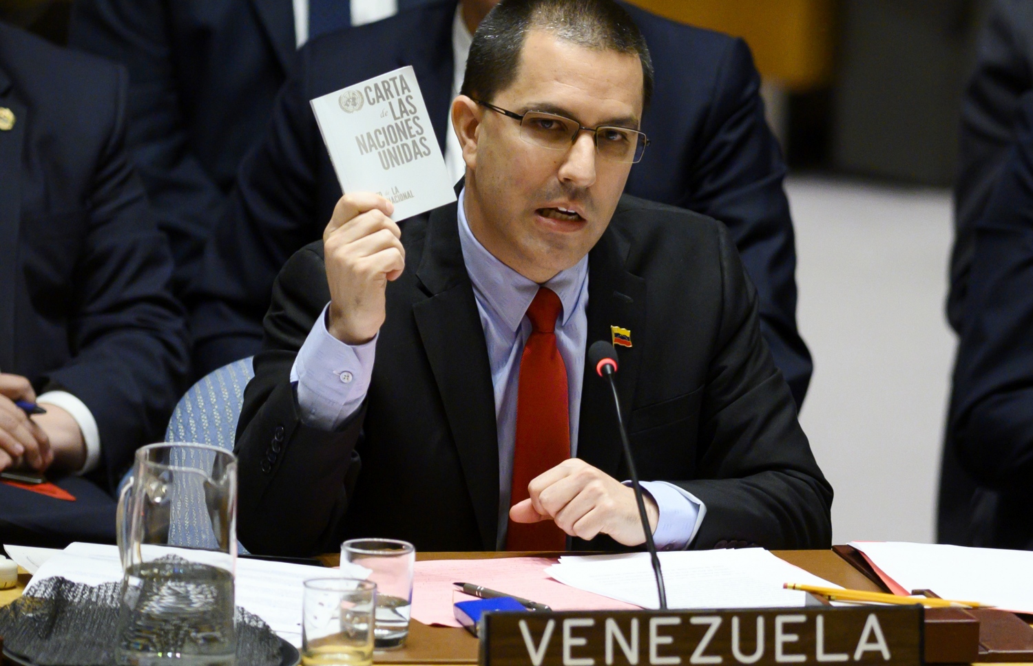 ސަލާމަތީ މަޖިލީހުގެ ބައްދަލުވުމުގައި ވާހަކަ ދައްކަވަމުން ވެނެޒުއެލާގެ ޚާރިޖީ ވަޒީރު އދ.ގެ ޗާޓަރު އިއްޔެ ދައްކަވާލަައްވަނީ. --ފޮޓޯ:އޭއެފްޕީ