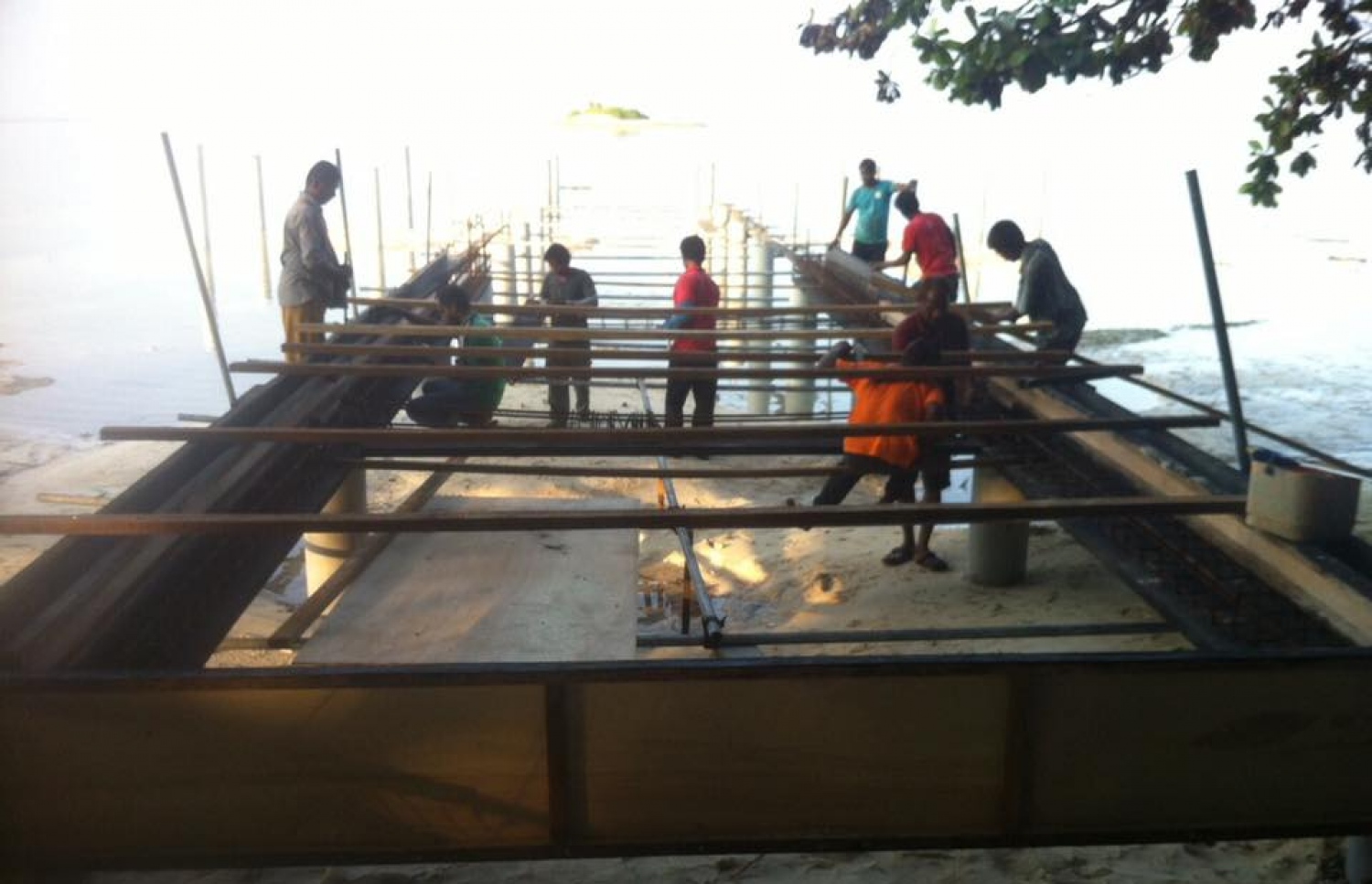 ބ. ފެހެންދޫ ޖެޓީގެ މަސައްކަތް ވިލުކޮޅު ކުންފުނިން ކުރިއަށް ގެންދަނީ. --ފޮޓޯ/ވިލުކޮޅު ފޭސްބުކް