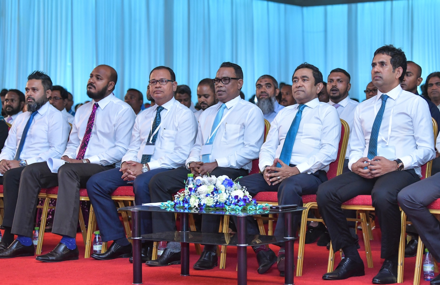 ޕީއެންސީ އުފެއްދުމުގެ ޖަލްސާގައި އެ ޕާޓީ އާއި ޕީޕީއެމްގެ އިސް ބޭފުޅުން ރައީސް ޔާމީންއާ އެކު. --ފޮޓޯ/މިހާރު