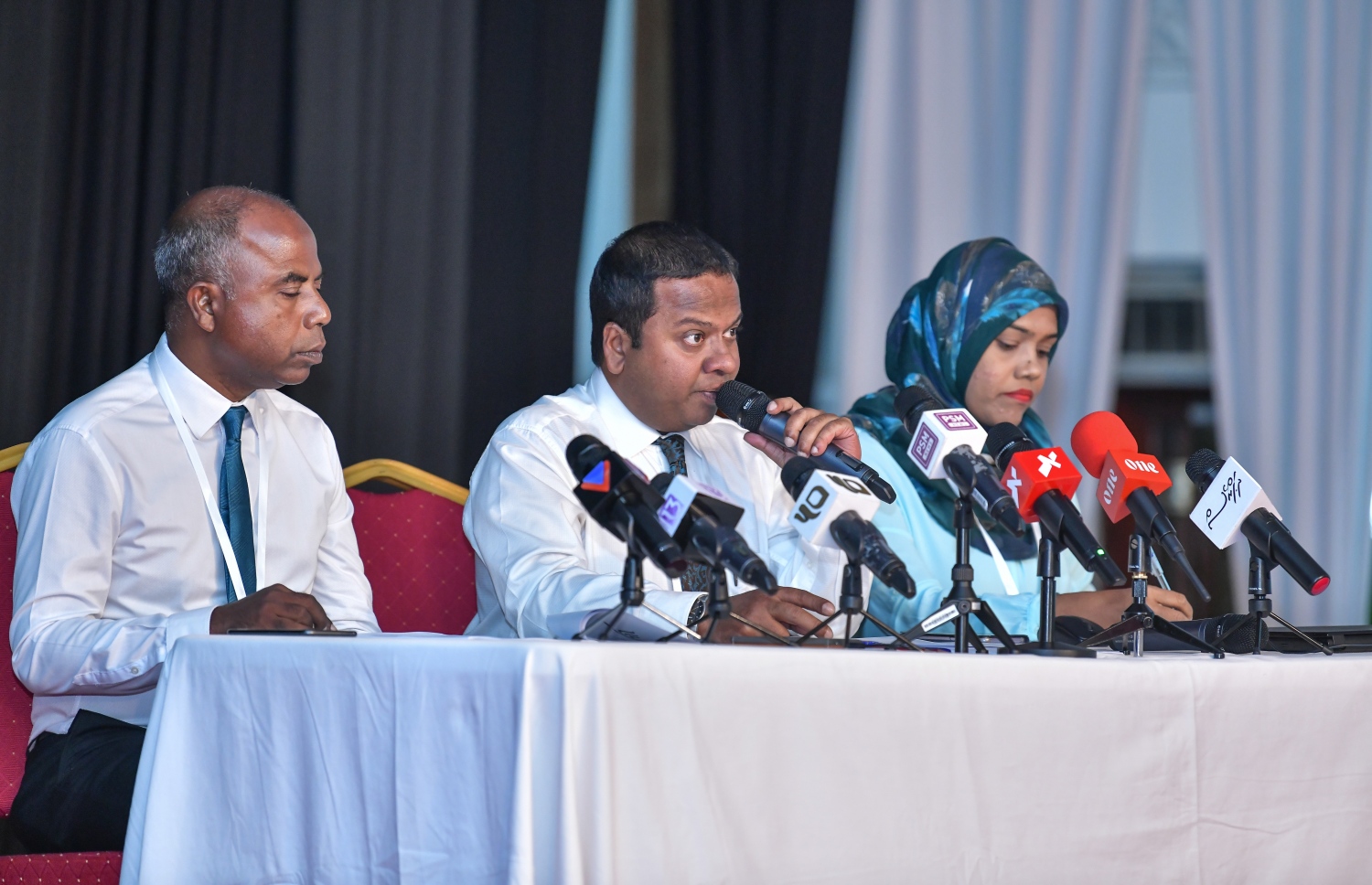 މާލެ: ޖެނުއަރީ 27، 2019- ޕީޕަލްސް ނެޝެނަލް ކޮންގްރެސް (ޕީއެންސީ) އުފެއްދުމަށް ދަރުބާރުގޭގައި ބޭއްވި ޖަލްސާ ކުރިއަށް ގެންދިއުމުގެ ރިޔާސަތު.---ފޮޓޯ: ނިޝާން އަލީ/މިހާރު