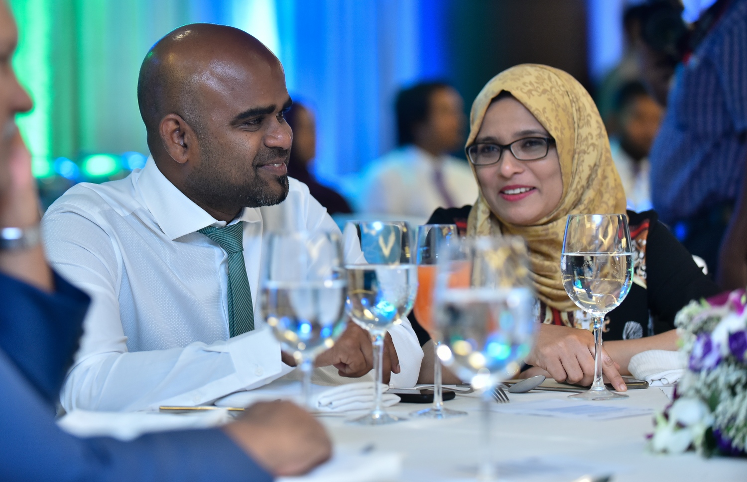 މާލެ: ޖެނުއަރީ 22، 2019- އިލެެކްޝަންސް ކޮމިޝަނުގެ އާ ލޯގޯ އާއި ކުލަ އިފްތިތާހު ކުރުމަށް ހޮޓެލް ޖެންގައި ބޭއްވި ރަސްމިއްޔާތުގެ ތެރެއިން.---ފޮޓޯ: އަހުމަދު ނިޝާތު/މިހާރު