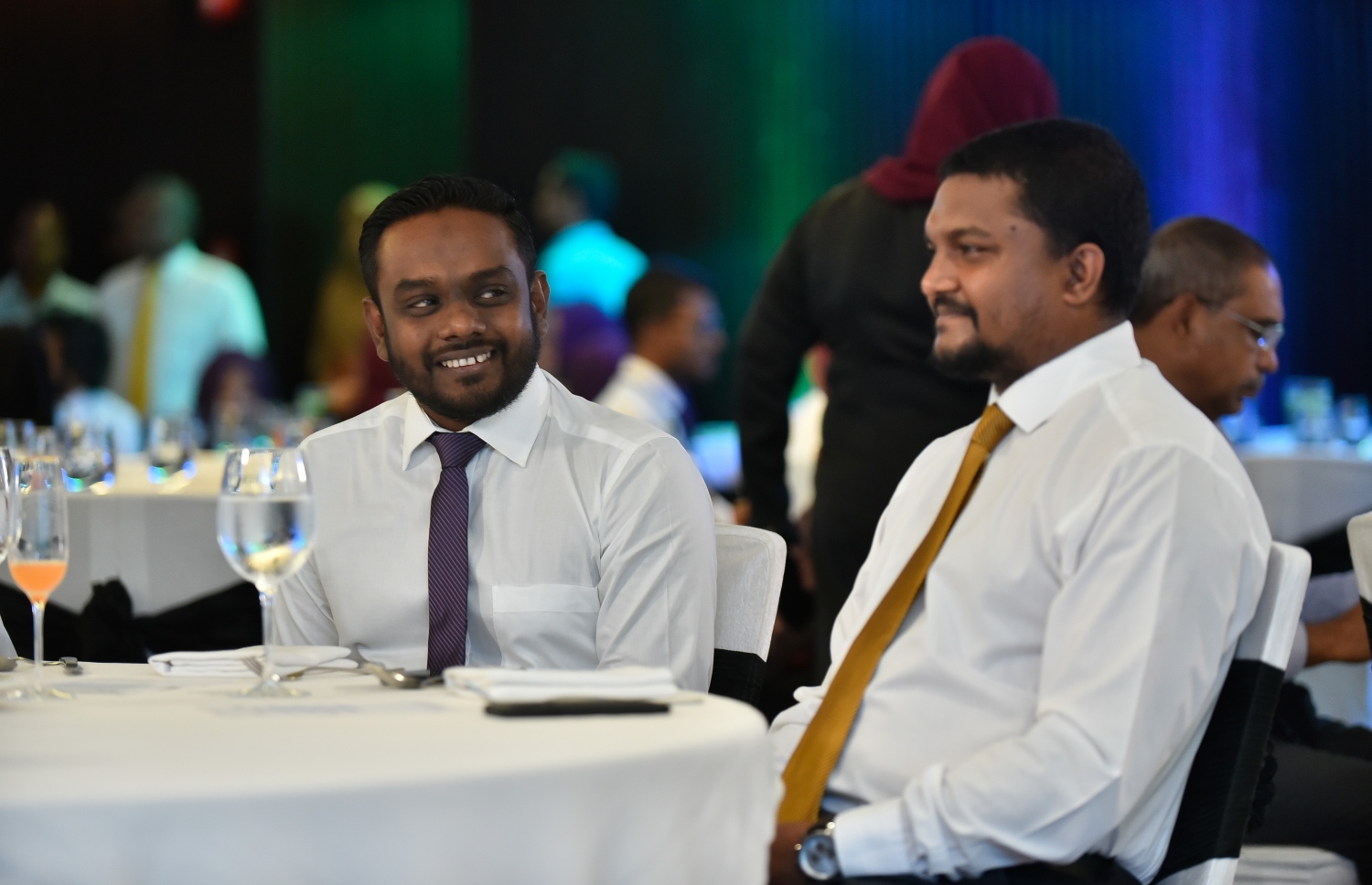 މާލެ: ޖެނުއަރީ 22، 2019- އިލެެކްޝަންސް ކޮމިޝަނުގެ އާ ލޯގޯ އާއި ކުލަ އިފްތިތާހު ކުރުމަށް ހޮޓެލް ޖެންގައި ބޭއްވި ރަސްމިއްޔާތުގެ ތެރެއިން.---ފޮޓޯ: އަހުމަދު ނިޝާތު/މިހާރު