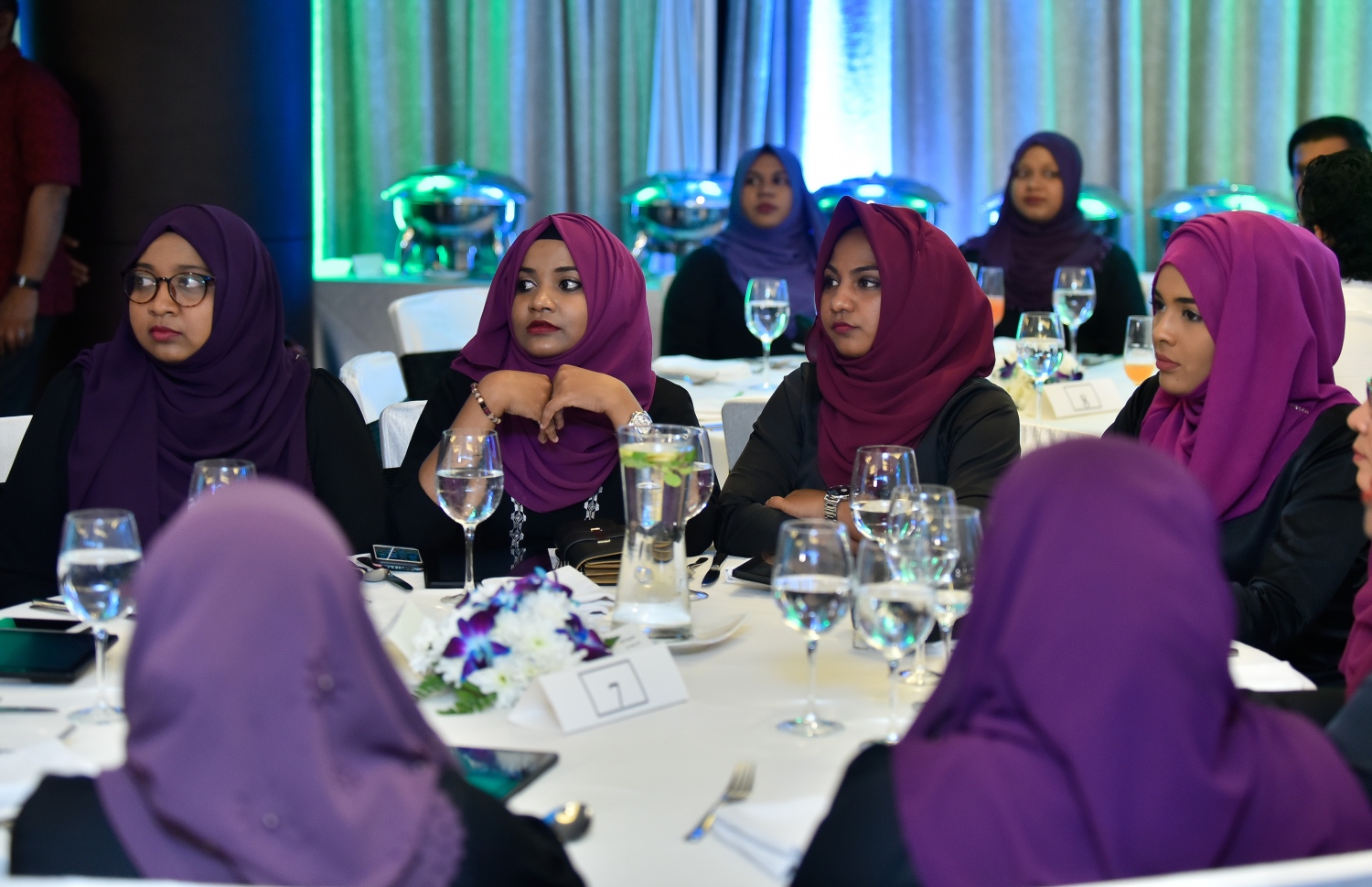 މާލެ: ޖެނުއަރީ 22، 2019- އިލެެކްޝަންސް ކޮމިޝަނުގެ އާ ލޯގޯ އާއި ކުލަ އިފްތިތާހު ކުރުމަށް ހޮޓެލް ޖެންގައި ބޭއްވި ރަސްމިއްޔާތުގެ ތެރެއިން.---ފޮޓޯ: އަހުމަދު ނިޝާތު/މިހާރު